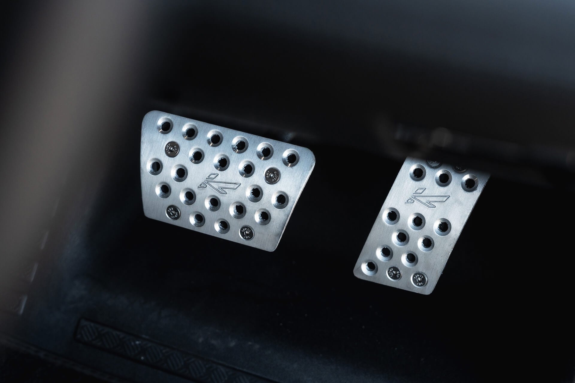 Land Rover Defender 110 7 Seat Gallery Image