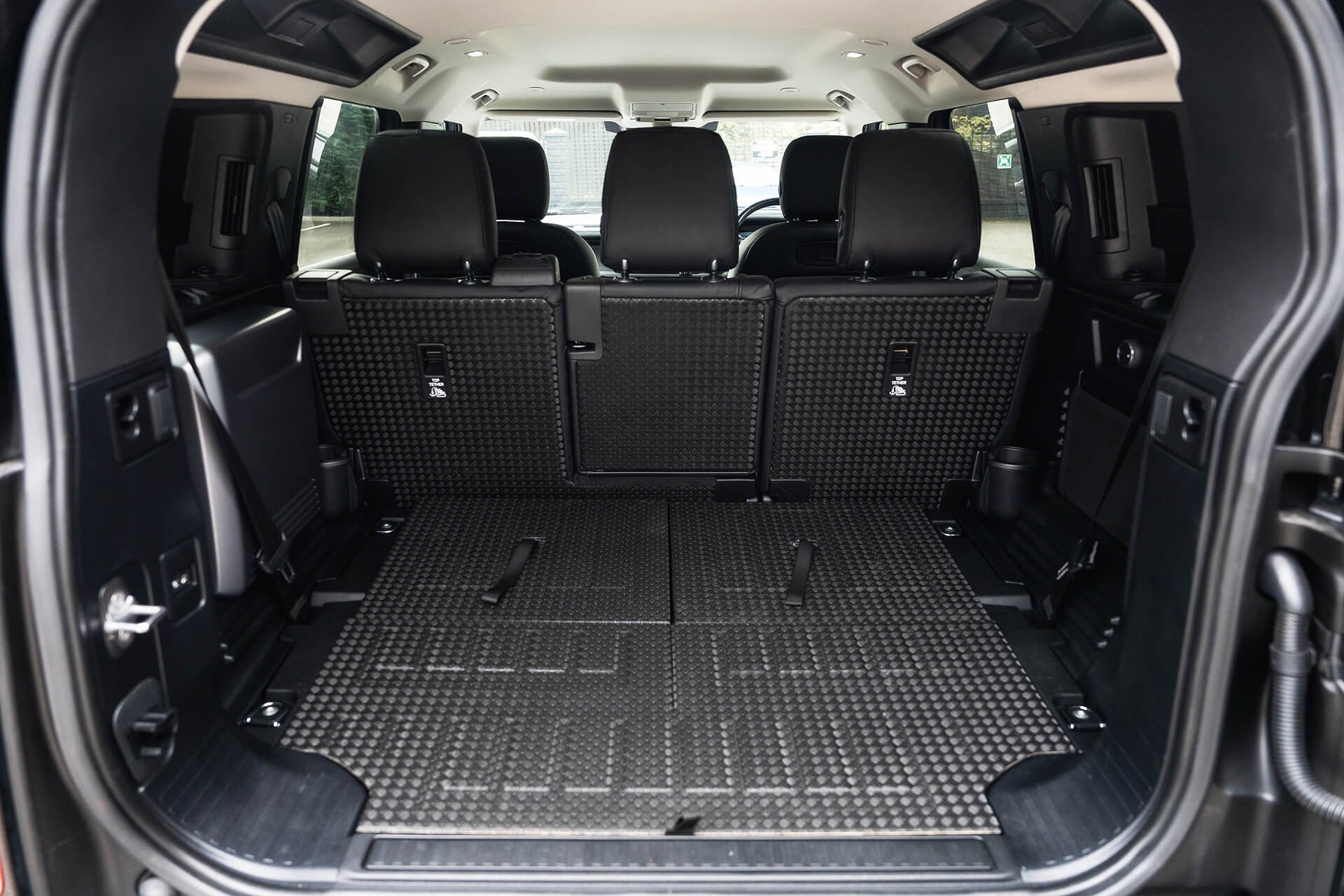 Land Rover Defender 110 7 Seat Gallery Image