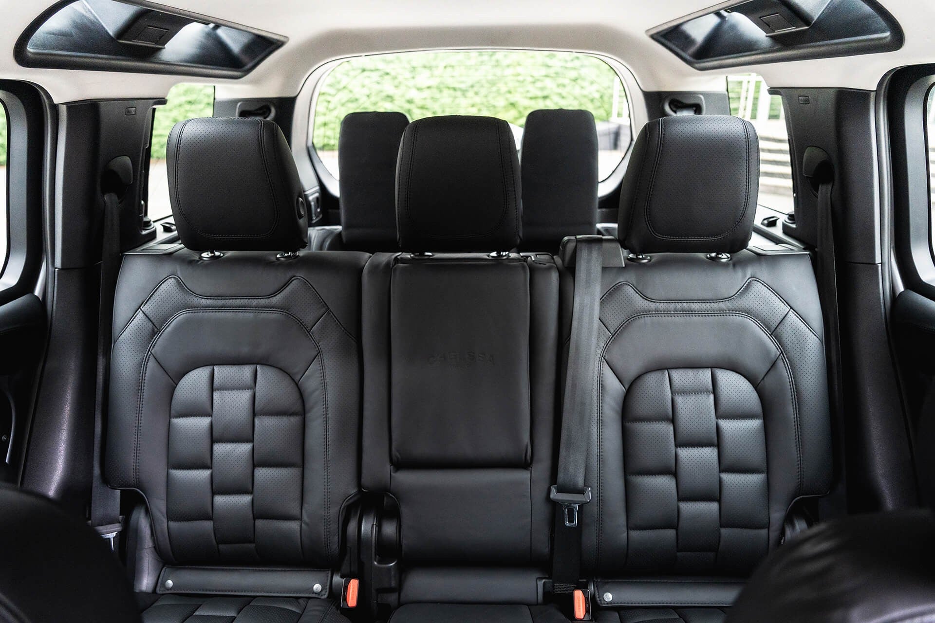 Land Rover Defender 110 7 Seat Gallery Image