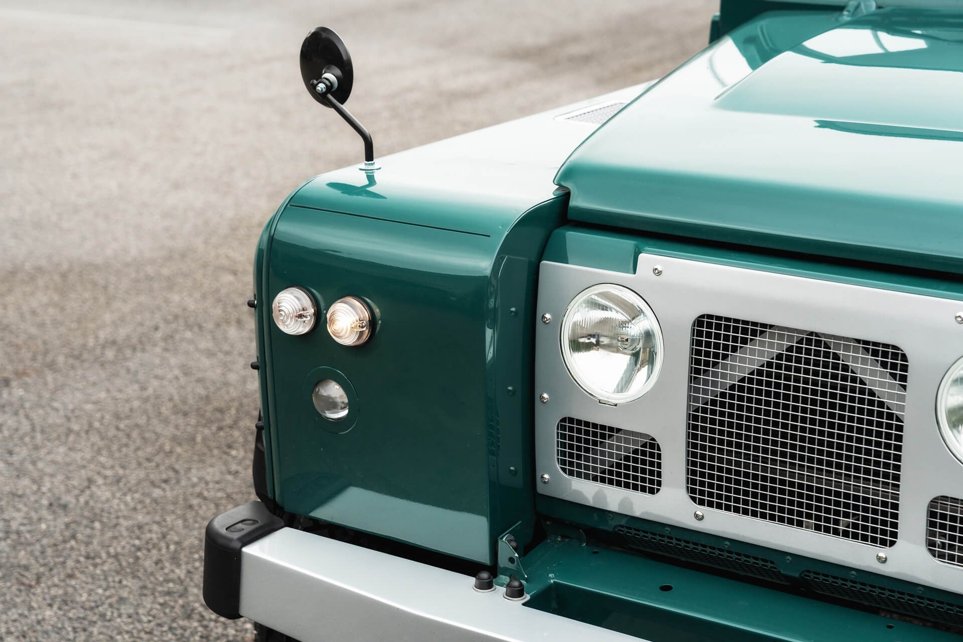 Land Rover Defender Gallery Image