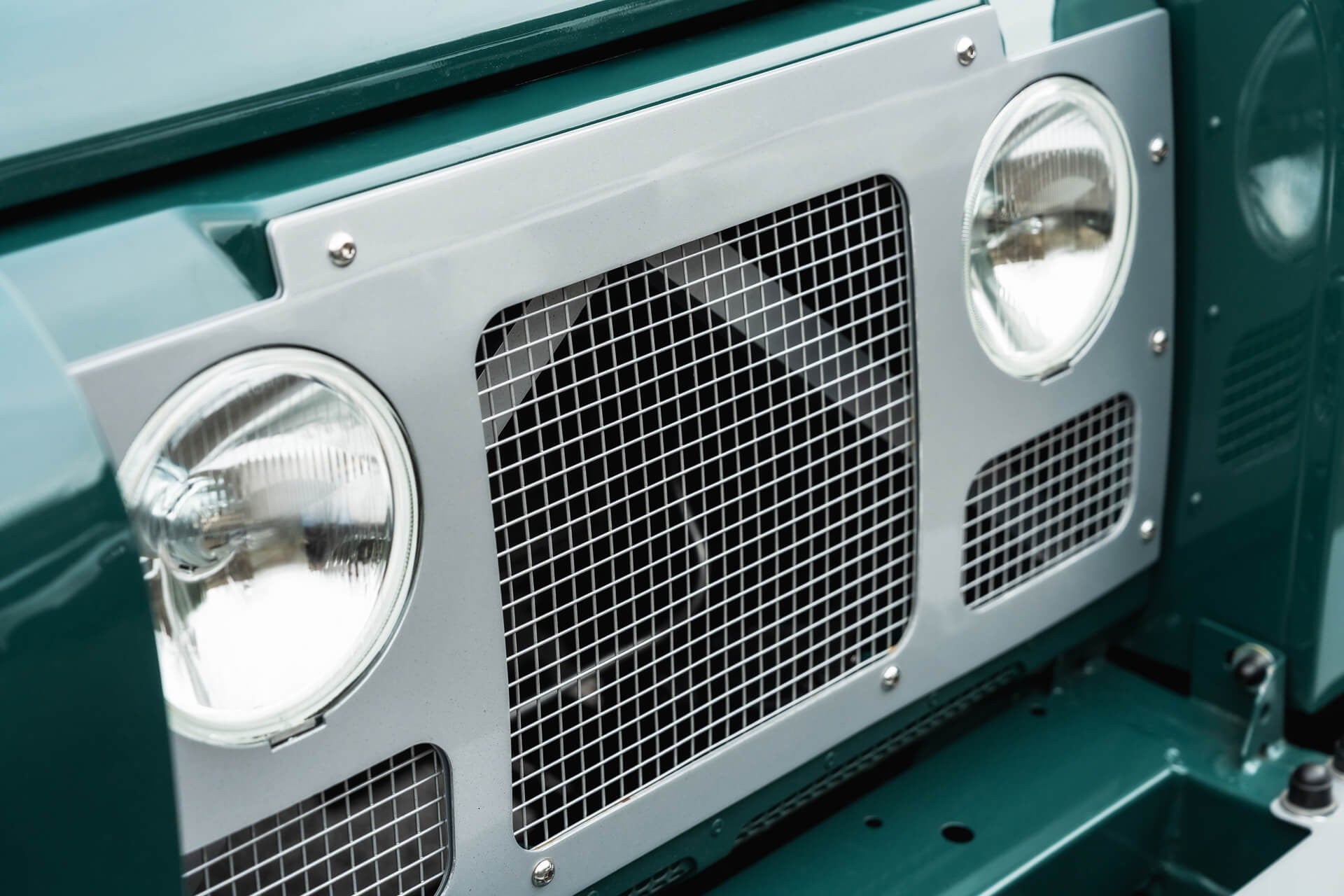 Land Rover Defender Gallery Image