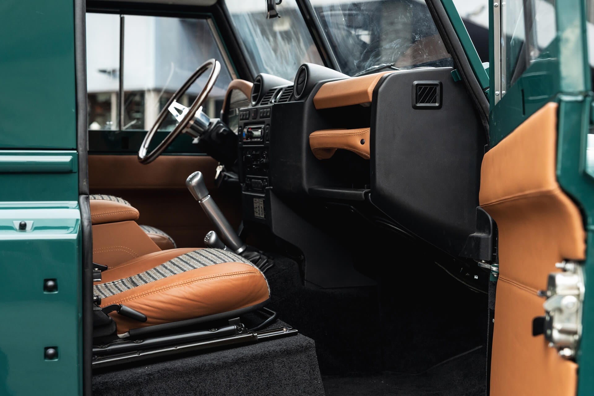 Land Rover Defender Gallery Image