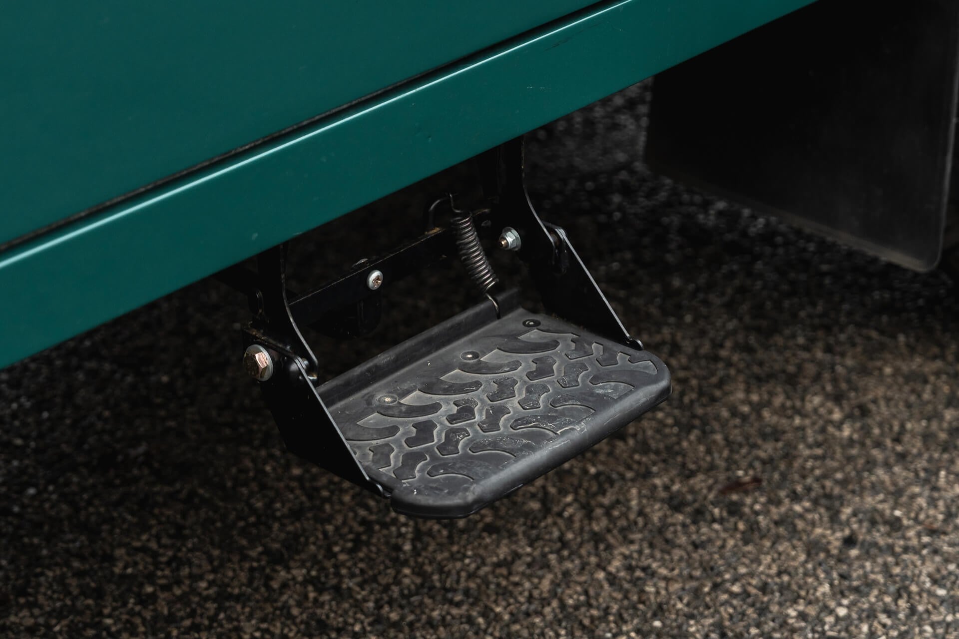 Land Rover Defender Gallery Image