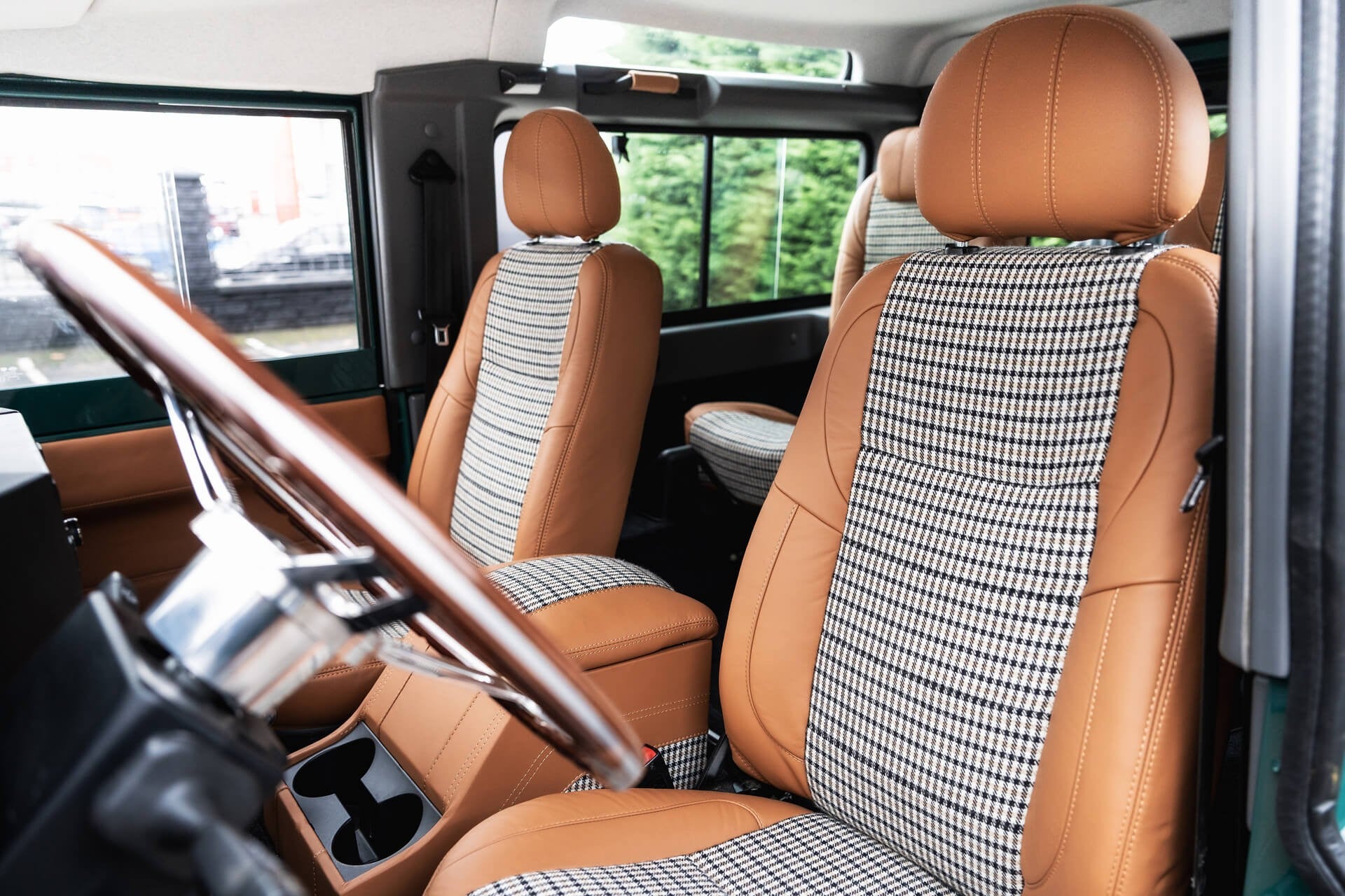 Land Rover Defender Gallery Image