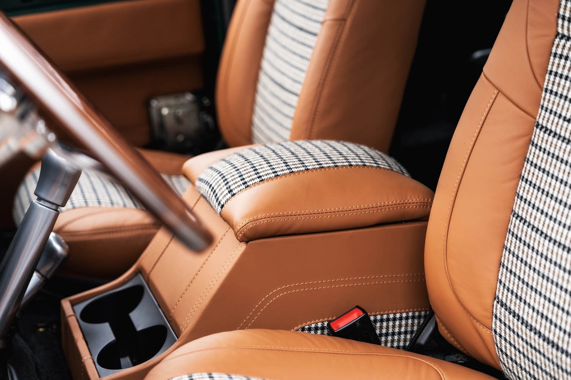 Land Rover Defender Gallery Image