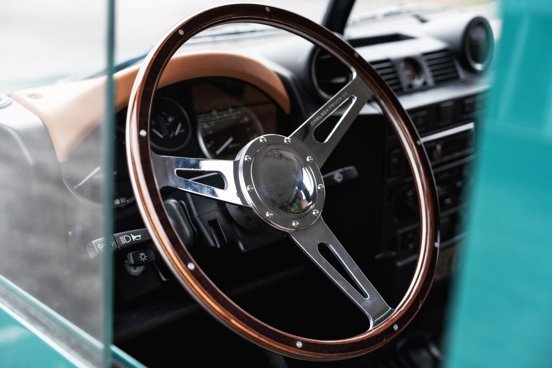 Land Rover Defender Gallery Image