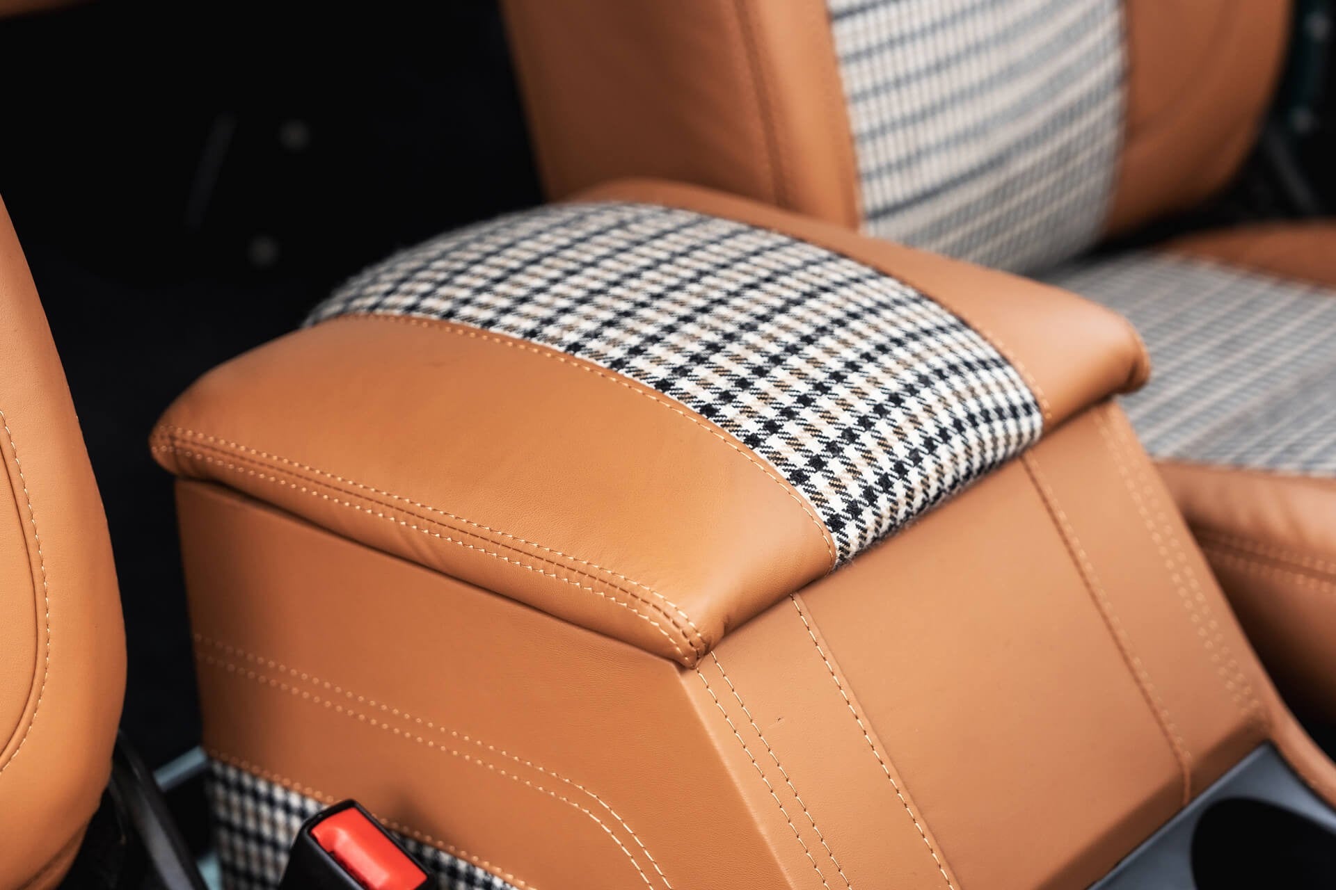 Land Rover Defender Gallery Image