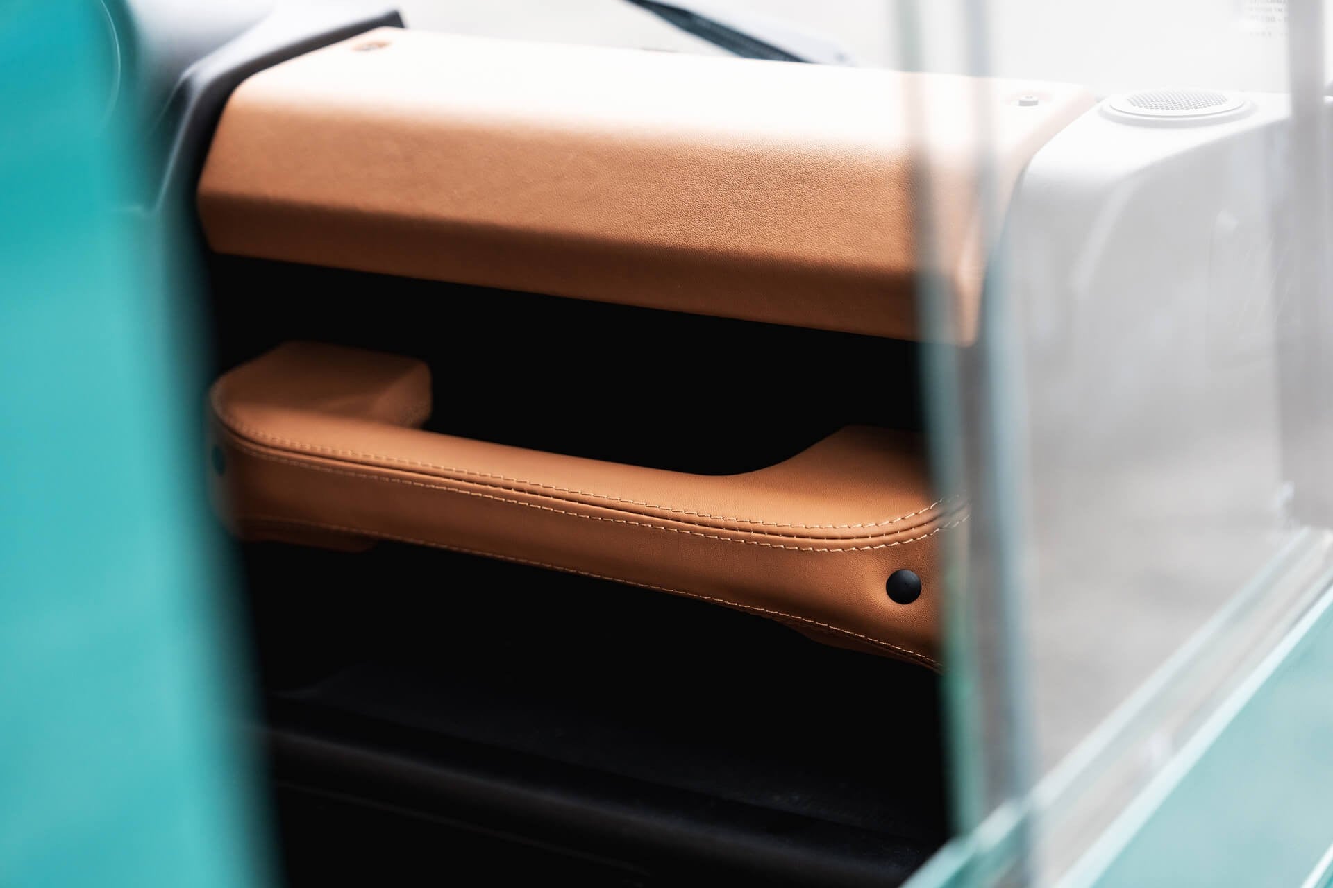 Land Rover Defender Gallery Image