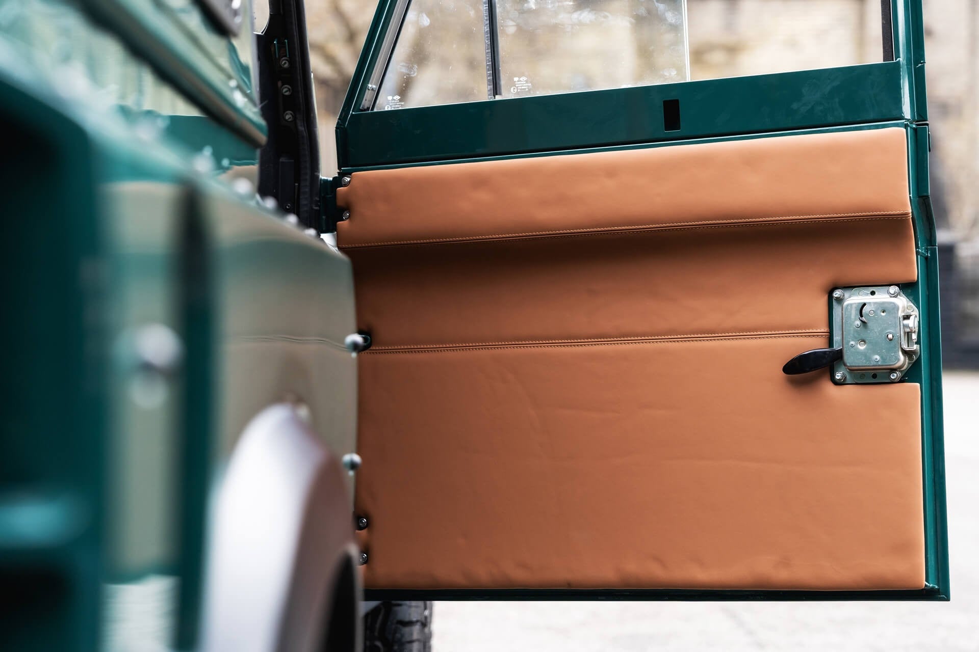 Land Rover Defender Gallery Image