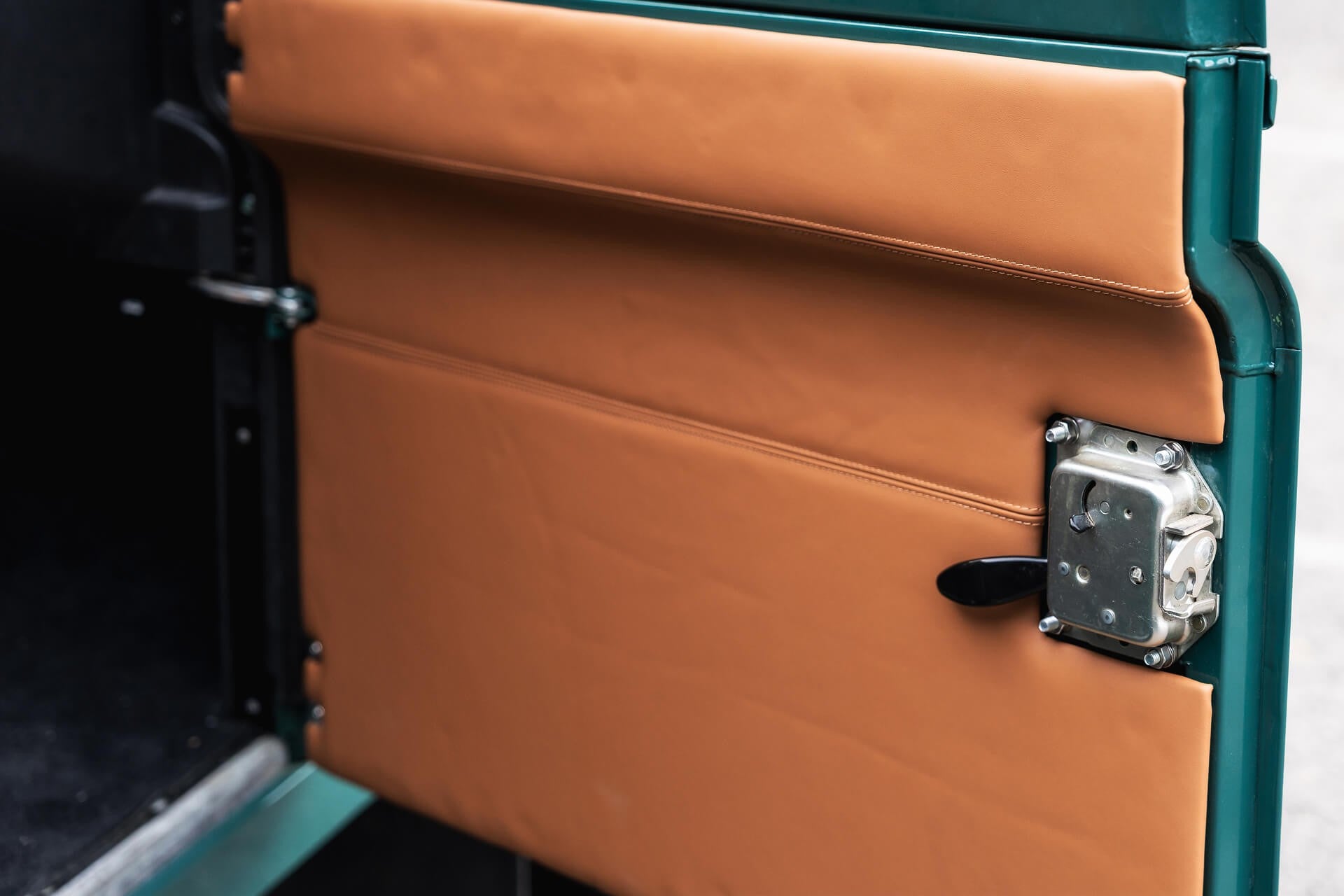 Land Rover Defender Gallery Image