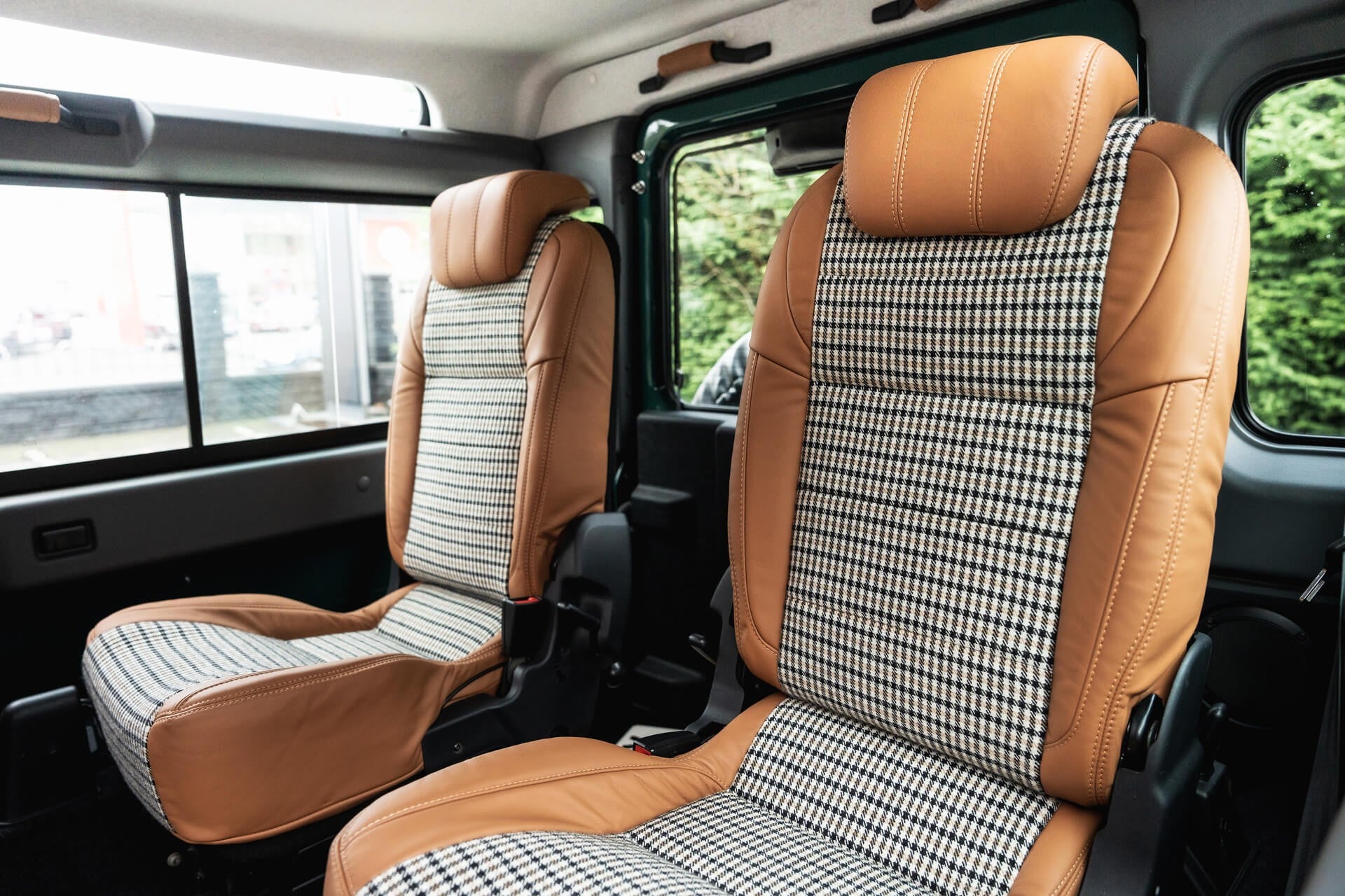 Land Rover Defender Gallery Image