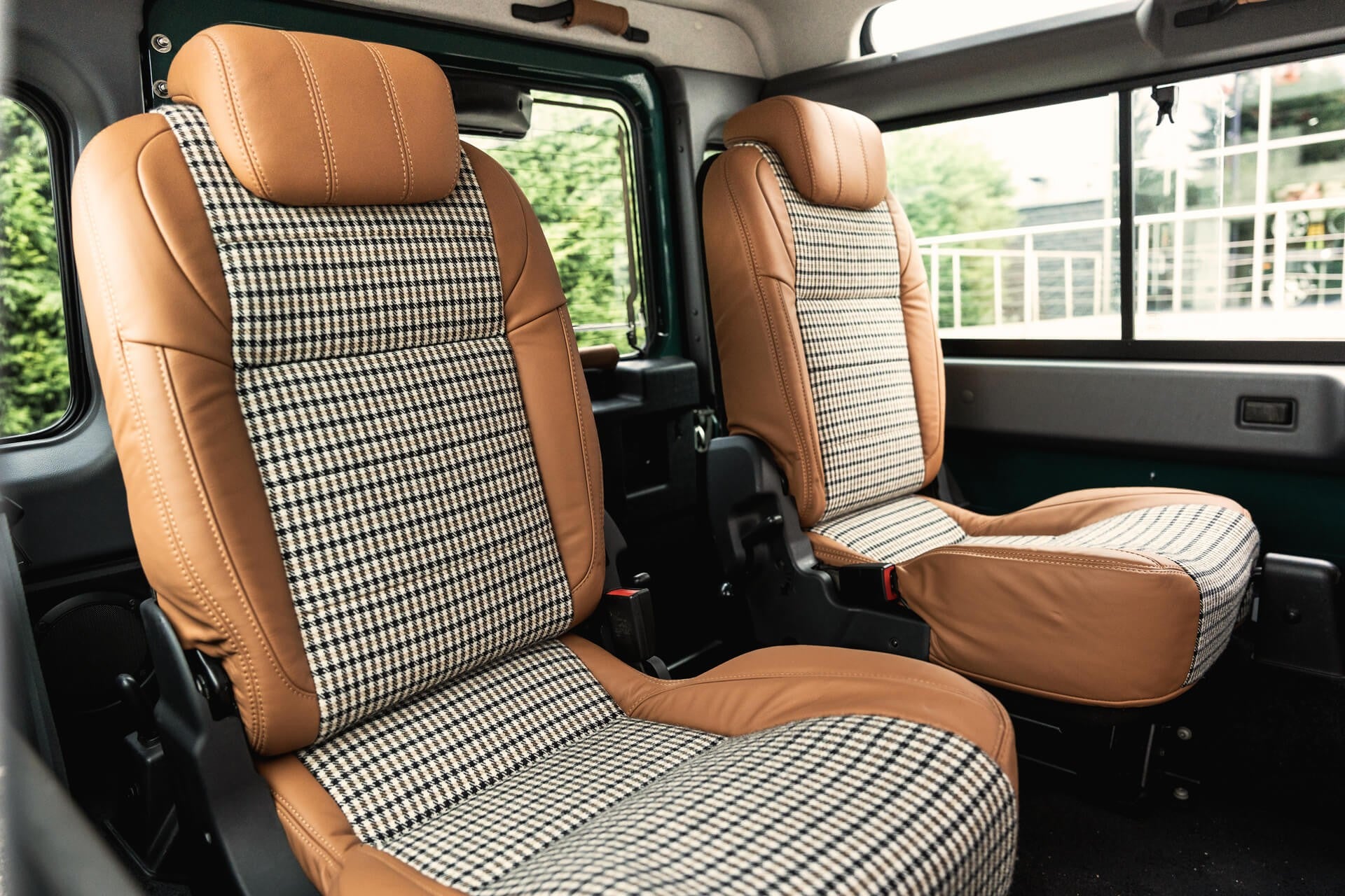 Land Rover Defender Gallery Image