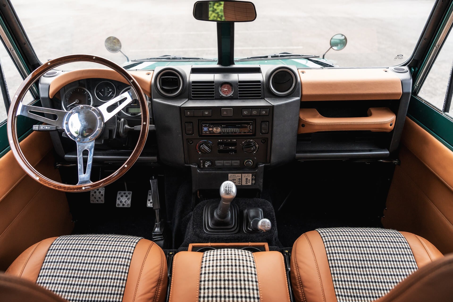 Land Rover Defender Gallery Image