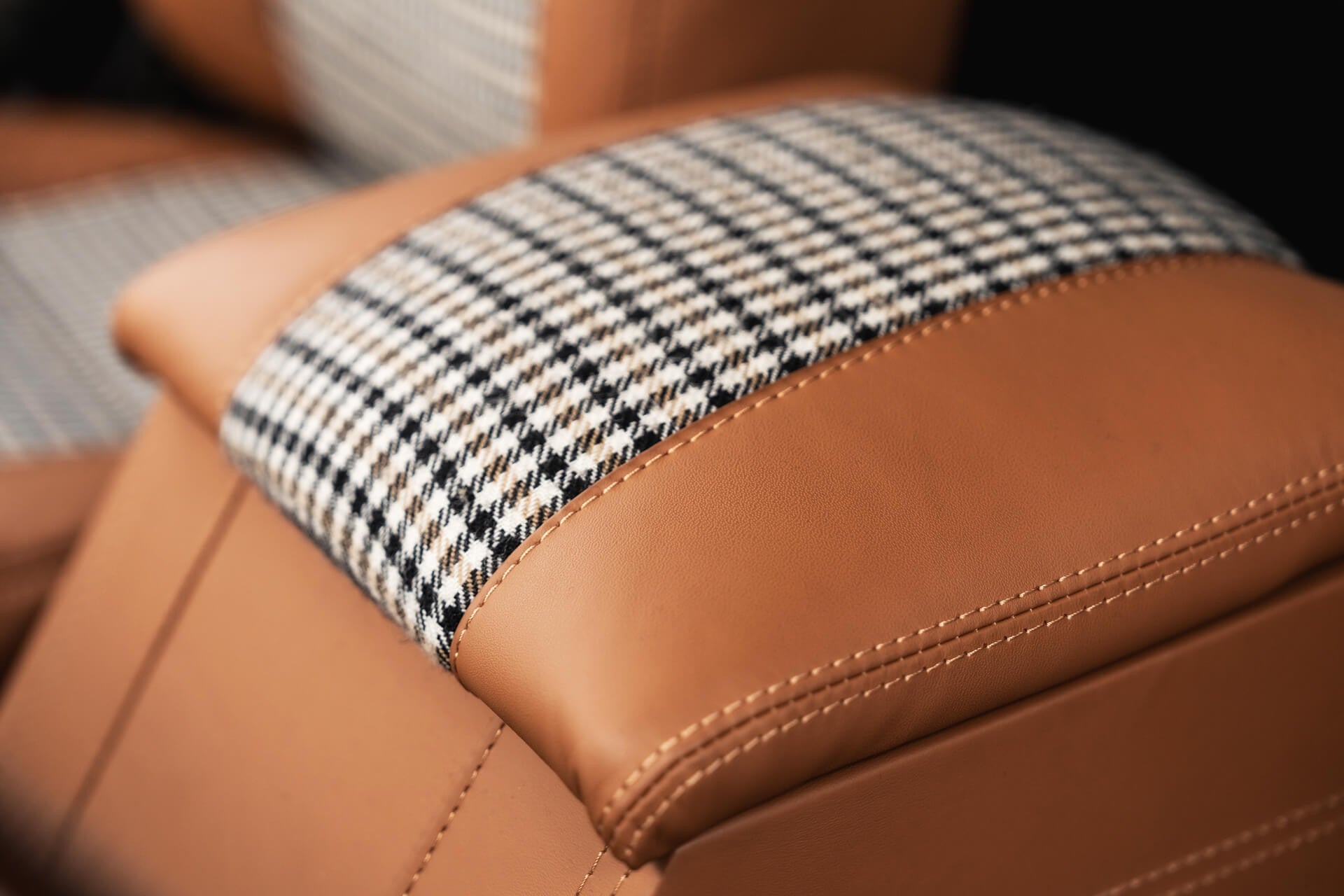 Land Rover Defender Gallery Image