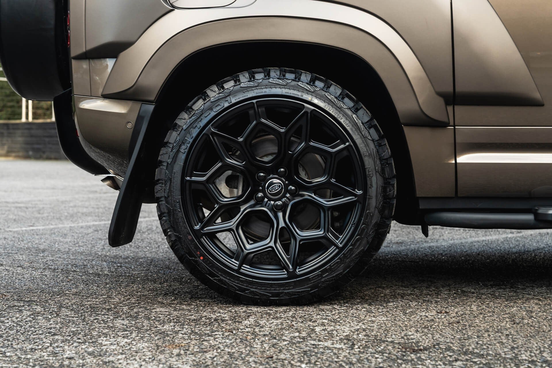 Land Rover Defender 90 P400 XS Edition Gallery Image