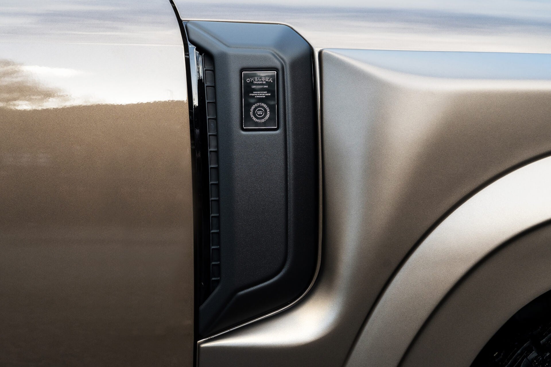 Land Rover Defender 90 P400 XS Edition Gallery Image