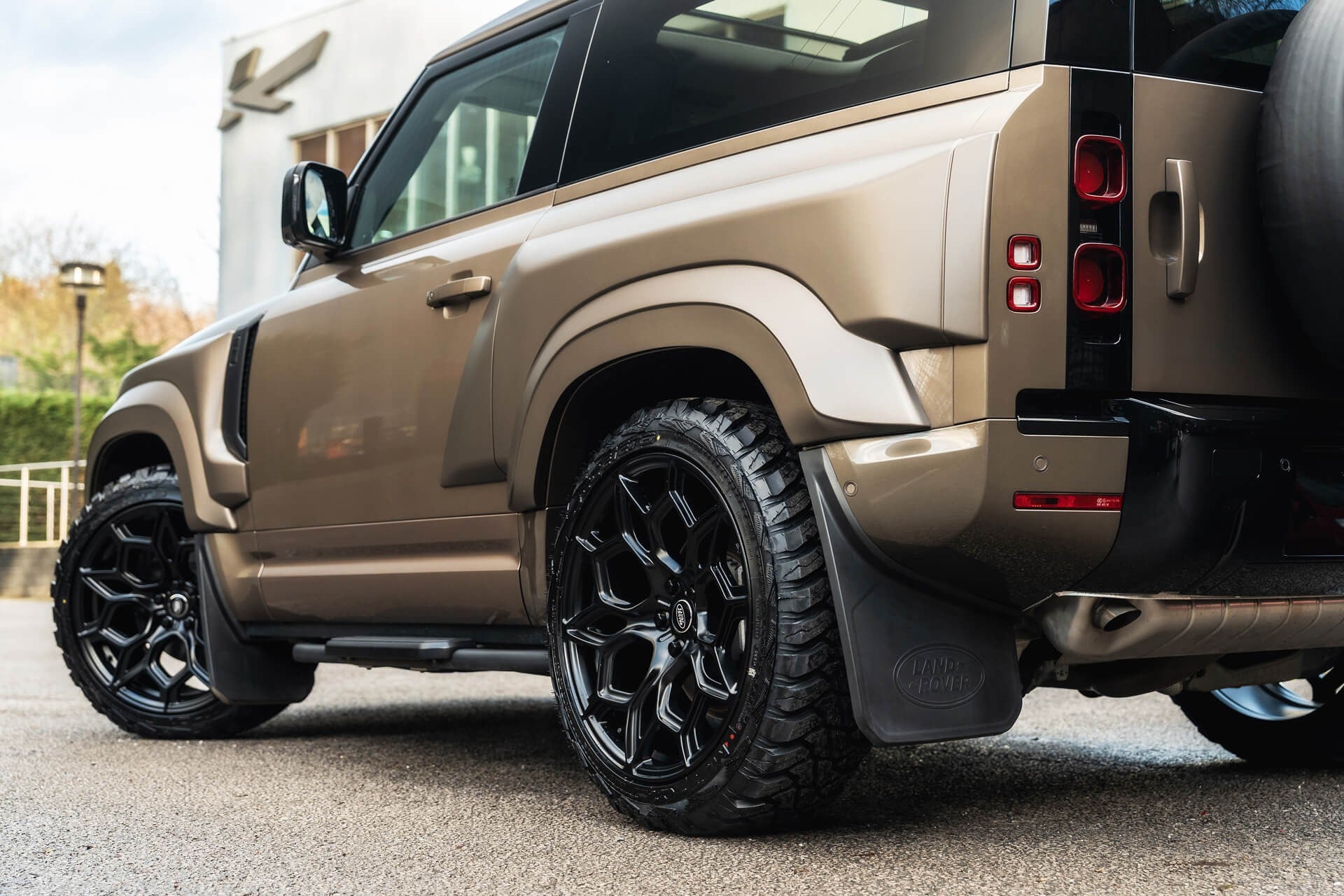 Land Rover Defender 90 P400 XS Edition Gallery Image