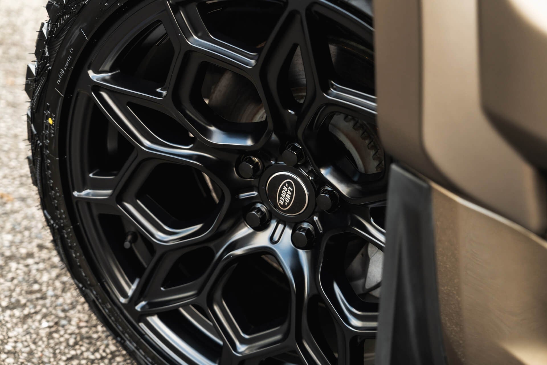 Land Rover Defender 90 P400 XS Edition Gallery Image