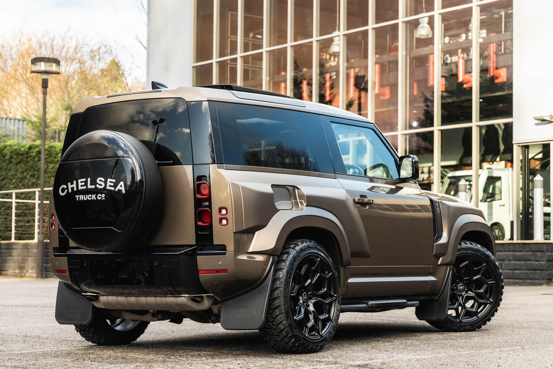 Land Rover Defender 90 P400 XS Edition Gallery Image