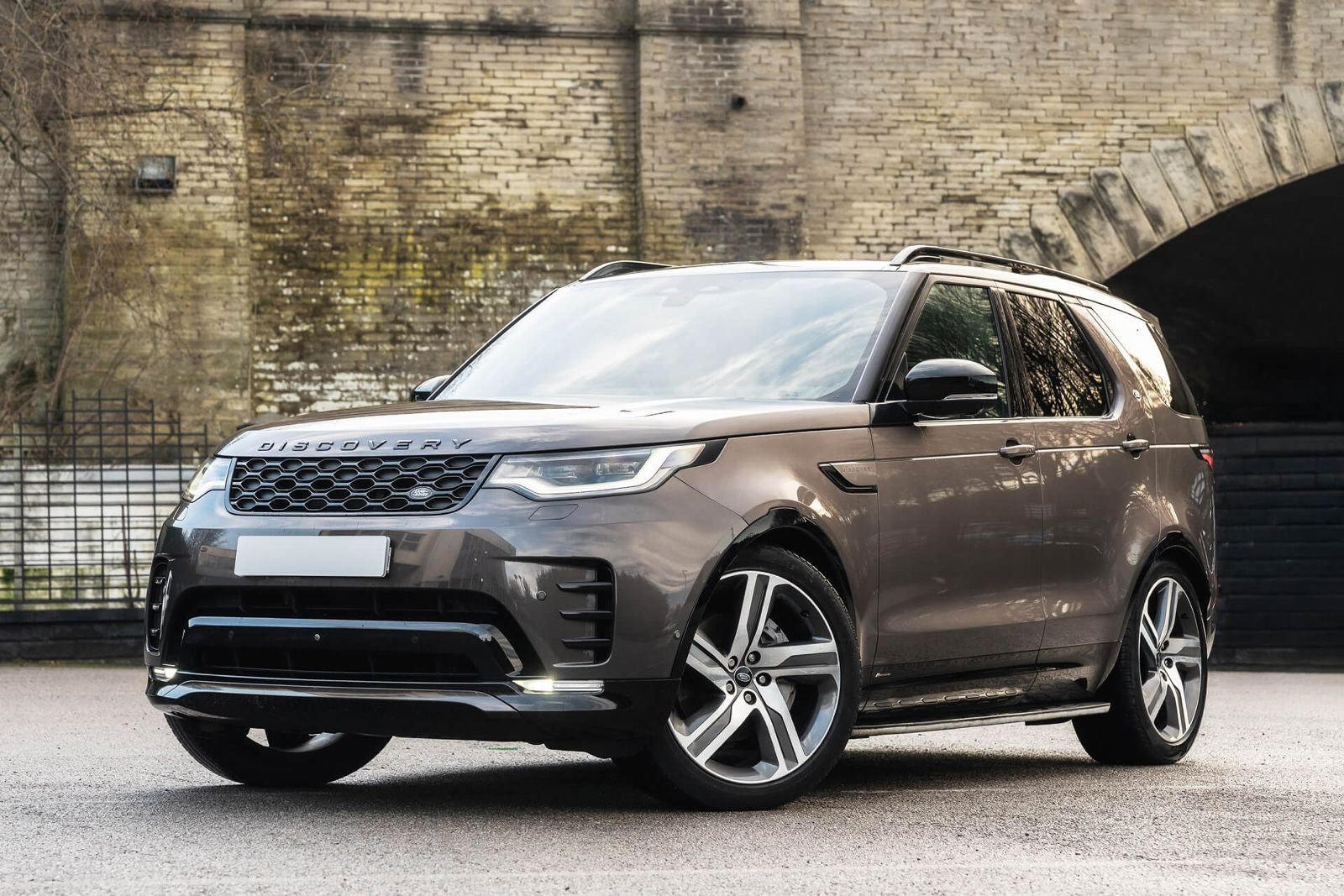 Land Rover Discovery Gallery Image