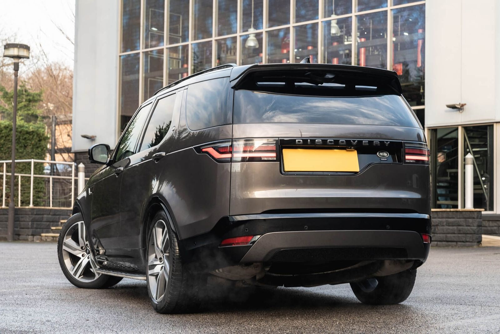 Land Rover Discovery Gallery Image