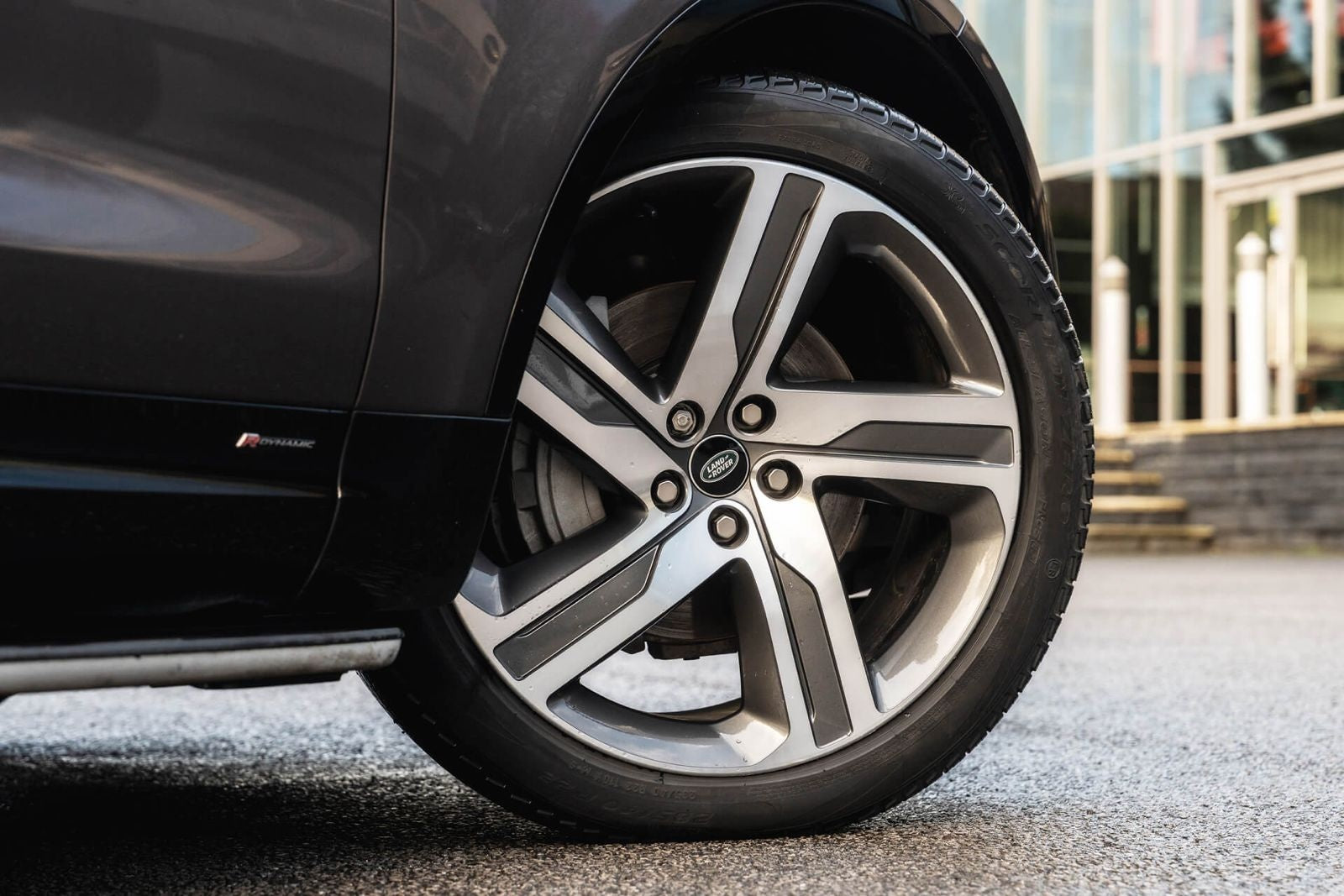 Land Rover Discovery Gallery Image