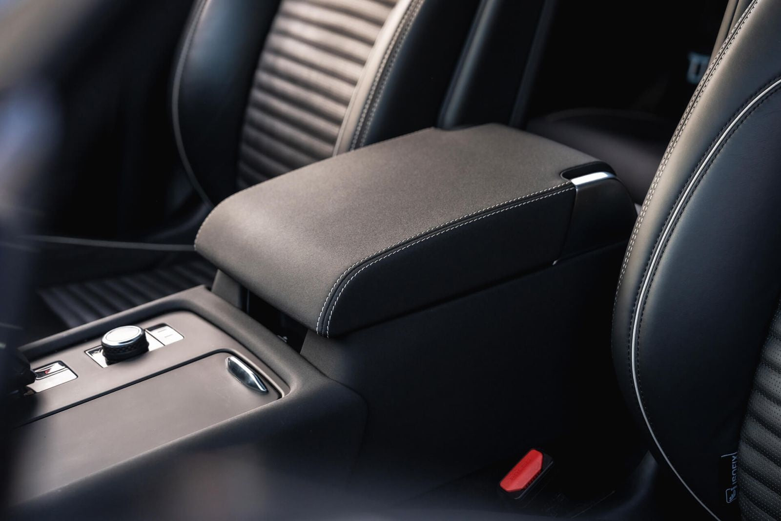 Land Rover Discovery Gallery Image