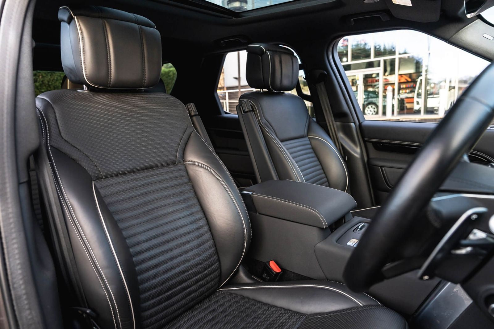 Land Rover Discovery Gallery Image