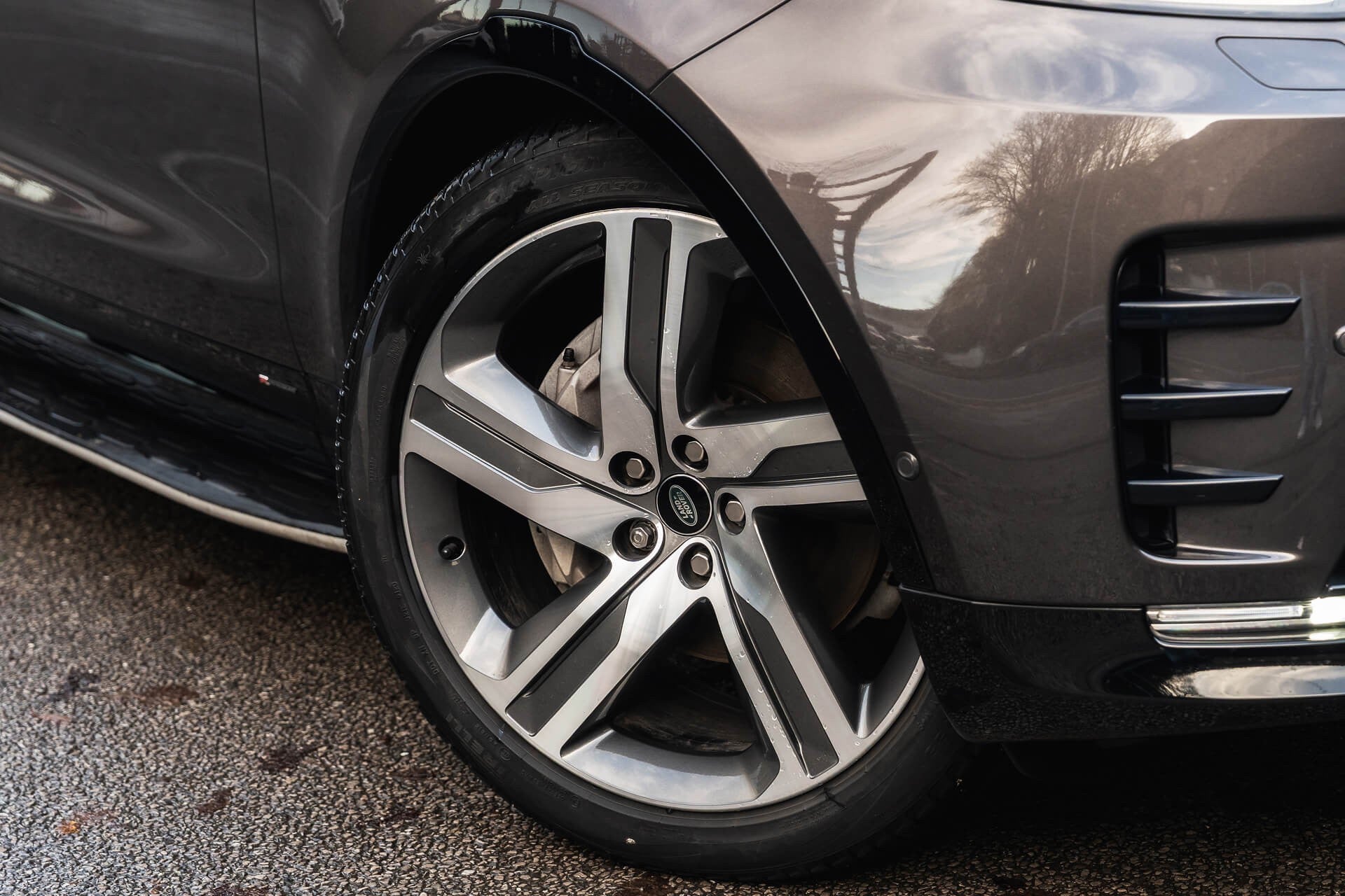 Land Rover Discovery Gallery Image