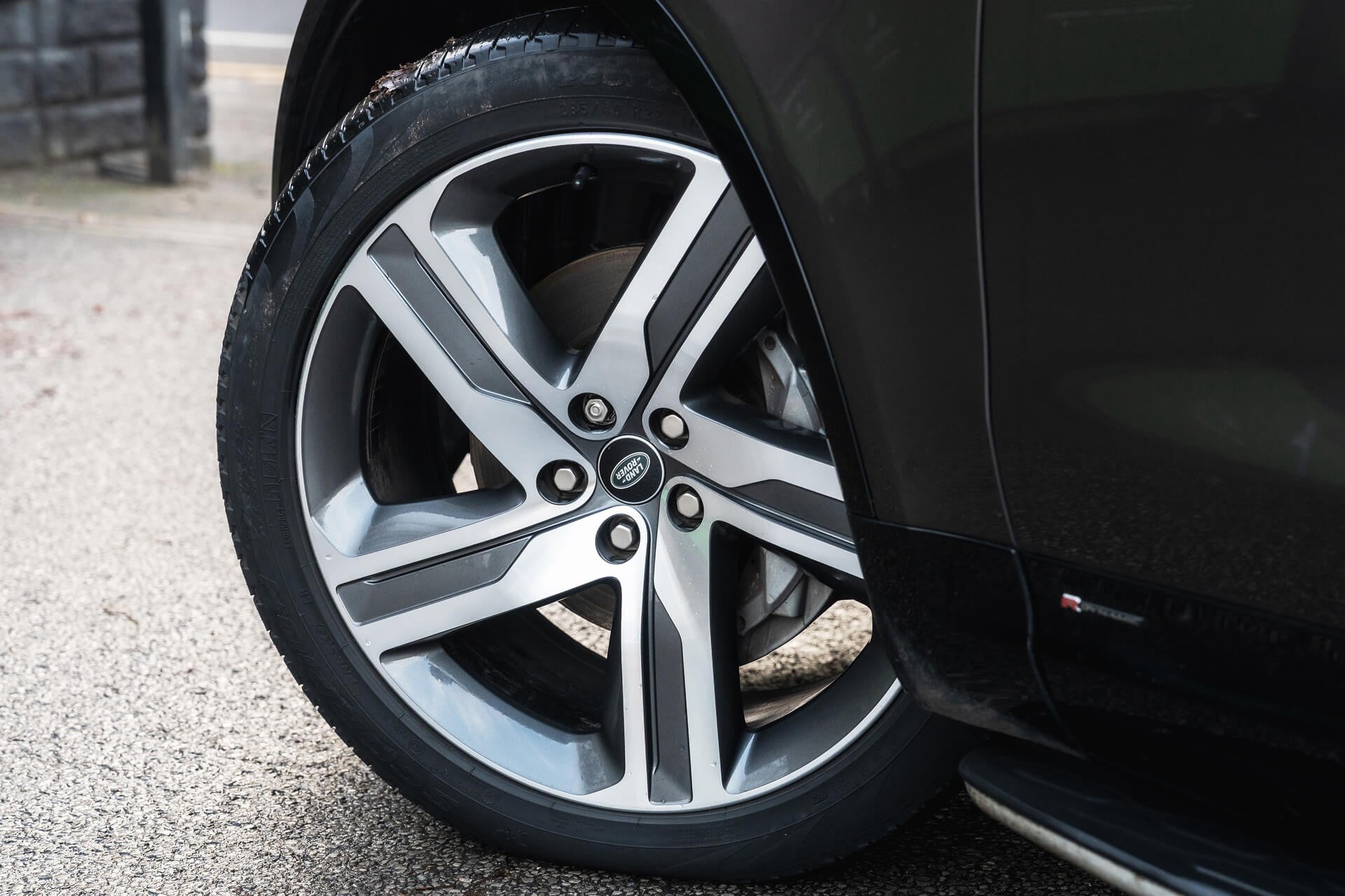 Land Rover Discovery Gallery Image