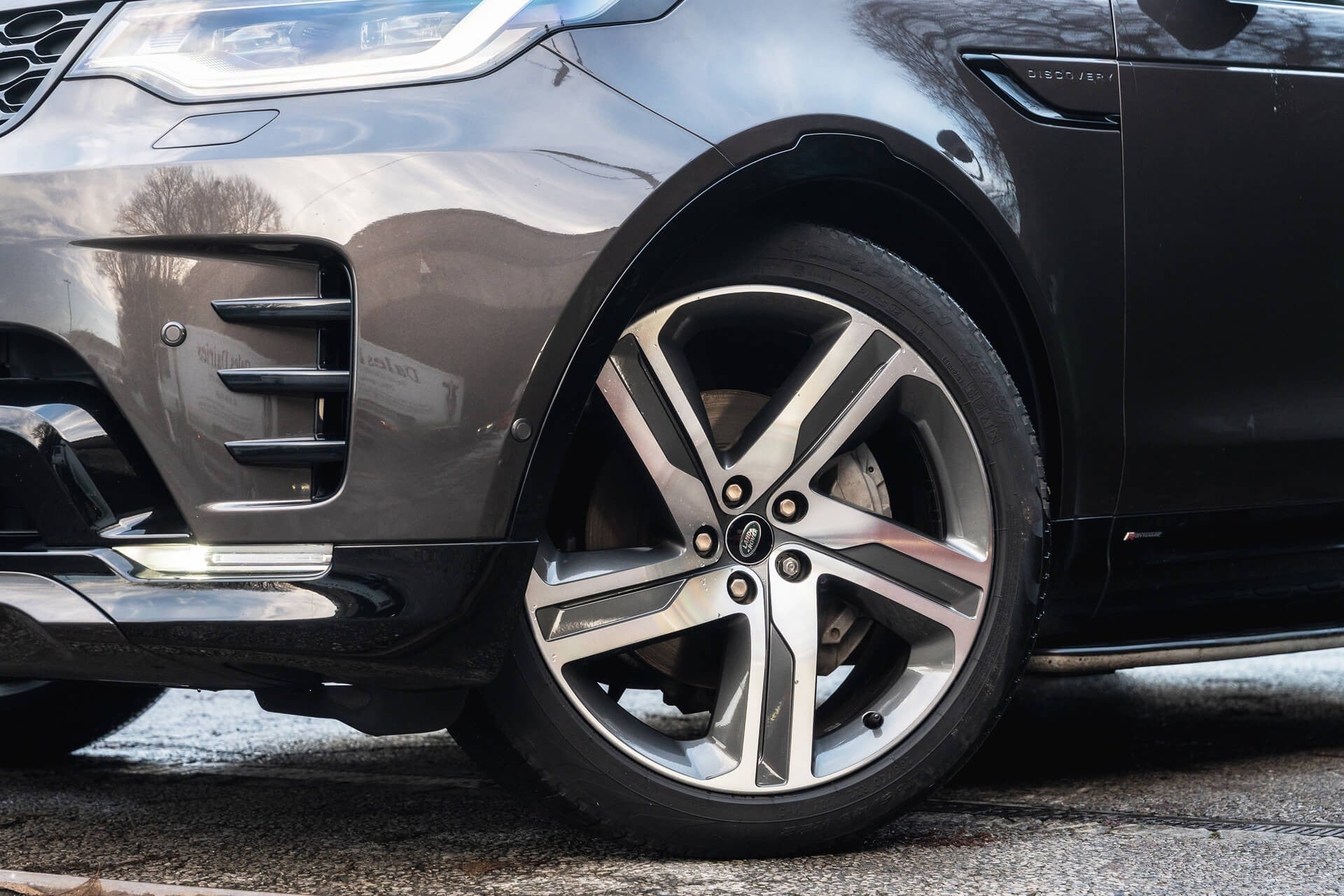 Land Rover Discovery Gallery Image