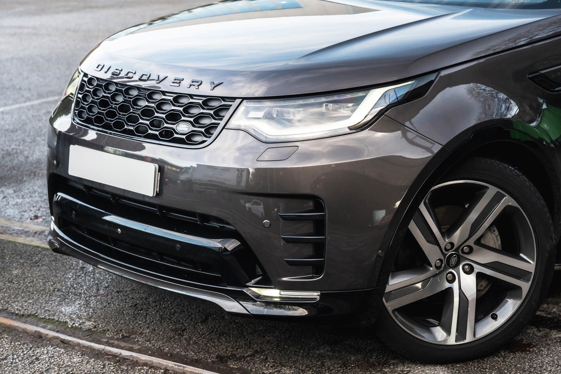 Land Rover Discovery Gallery Image