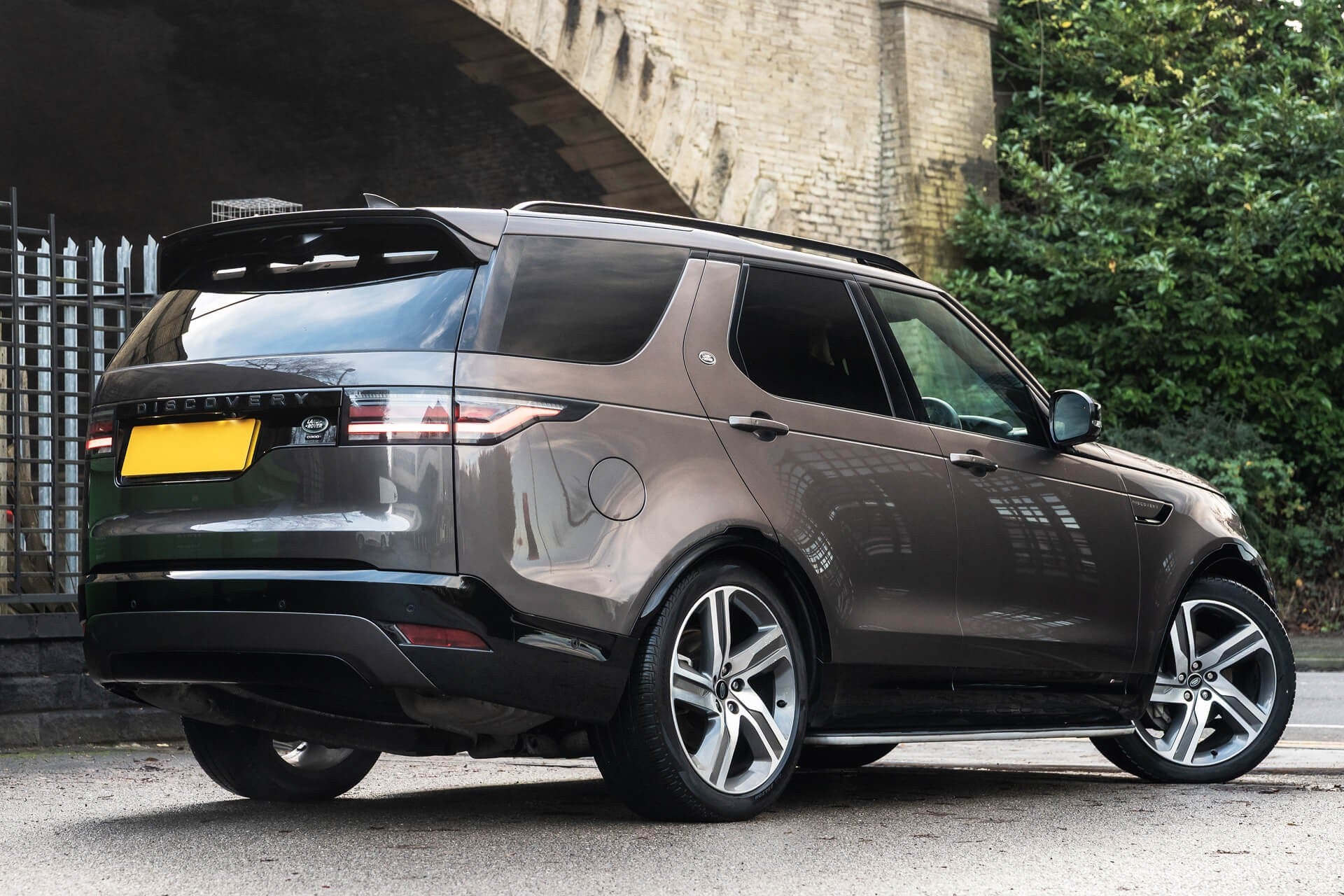 Land Rover Discovery Gallery Image