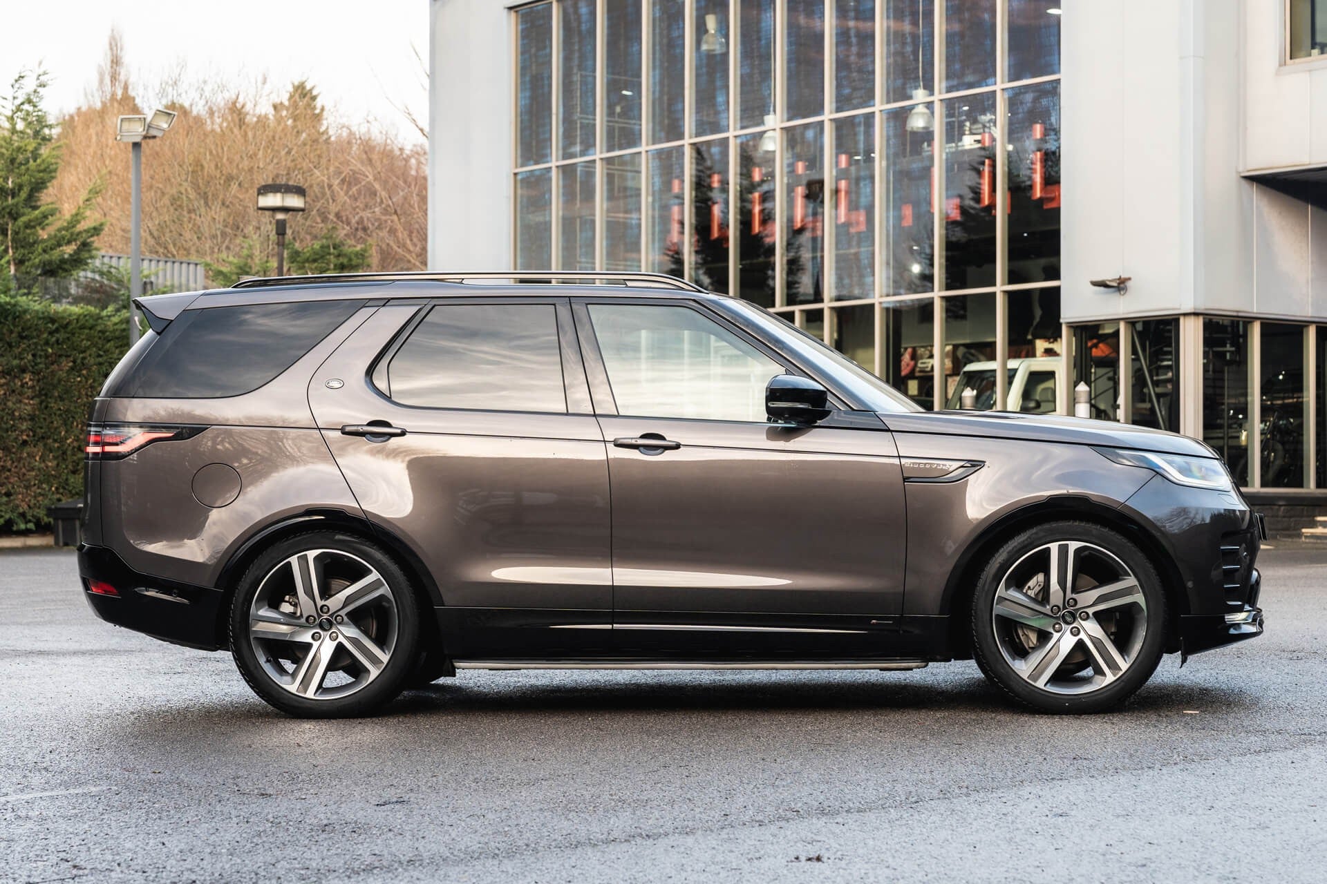 Land Rover Discovery Gallery Image