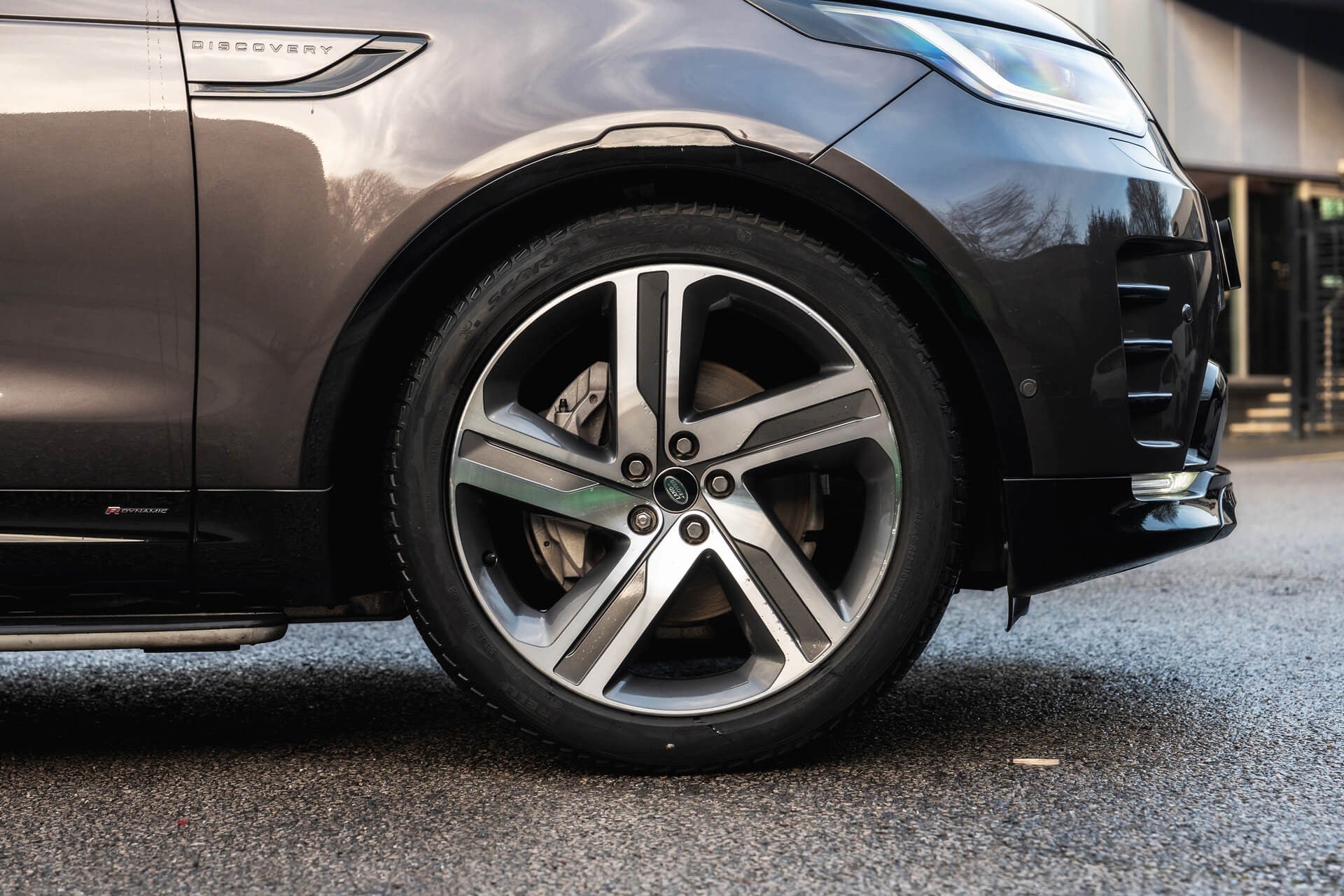 Land Rover Discovery Gallery Image