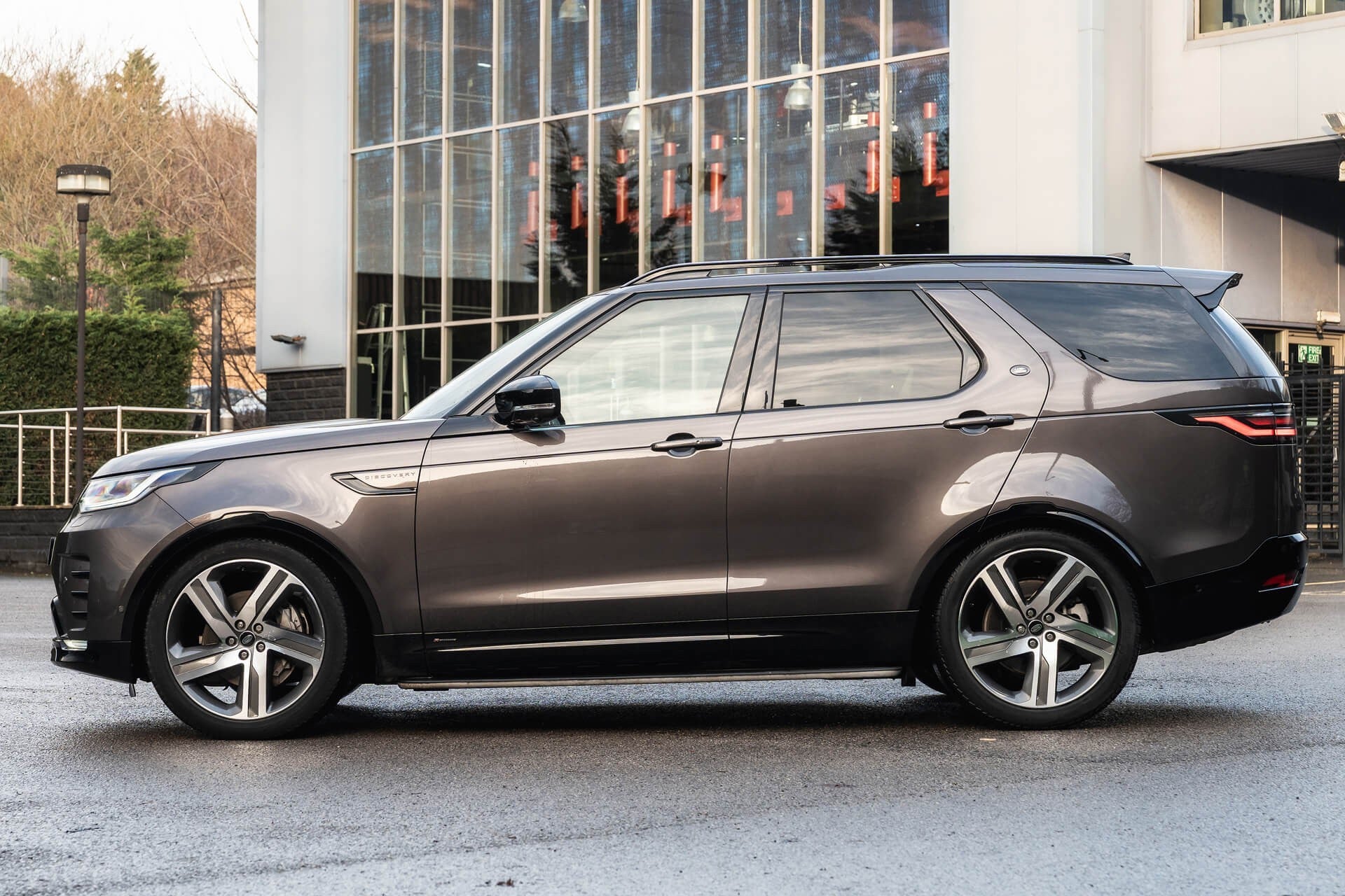 Land Rover Discovery Gallery Image