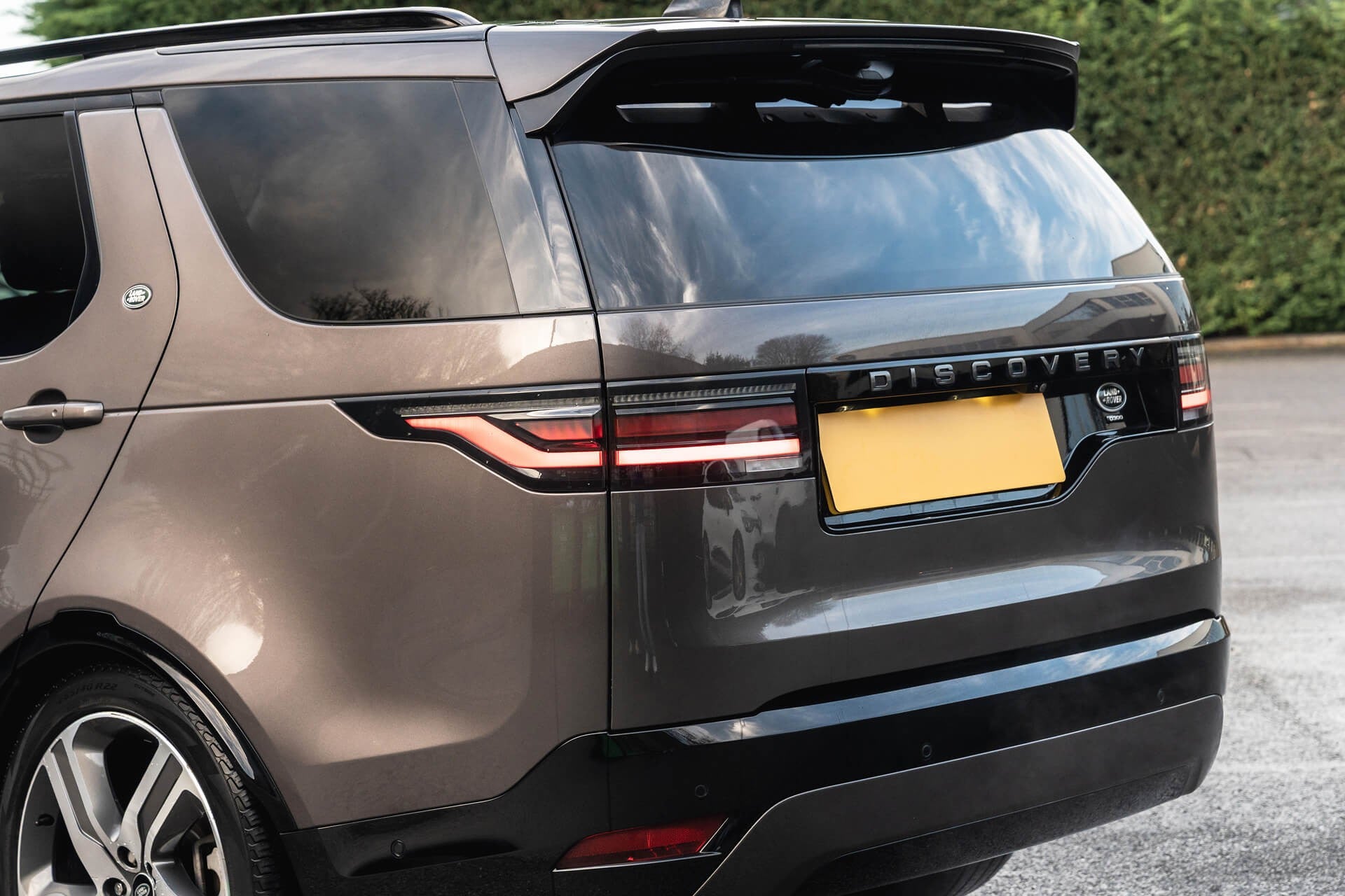 Land Rover Discovery Gallery Image