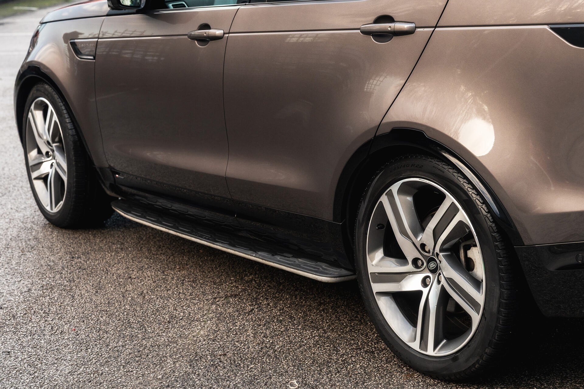 Land Rover Discovery Gallery Image