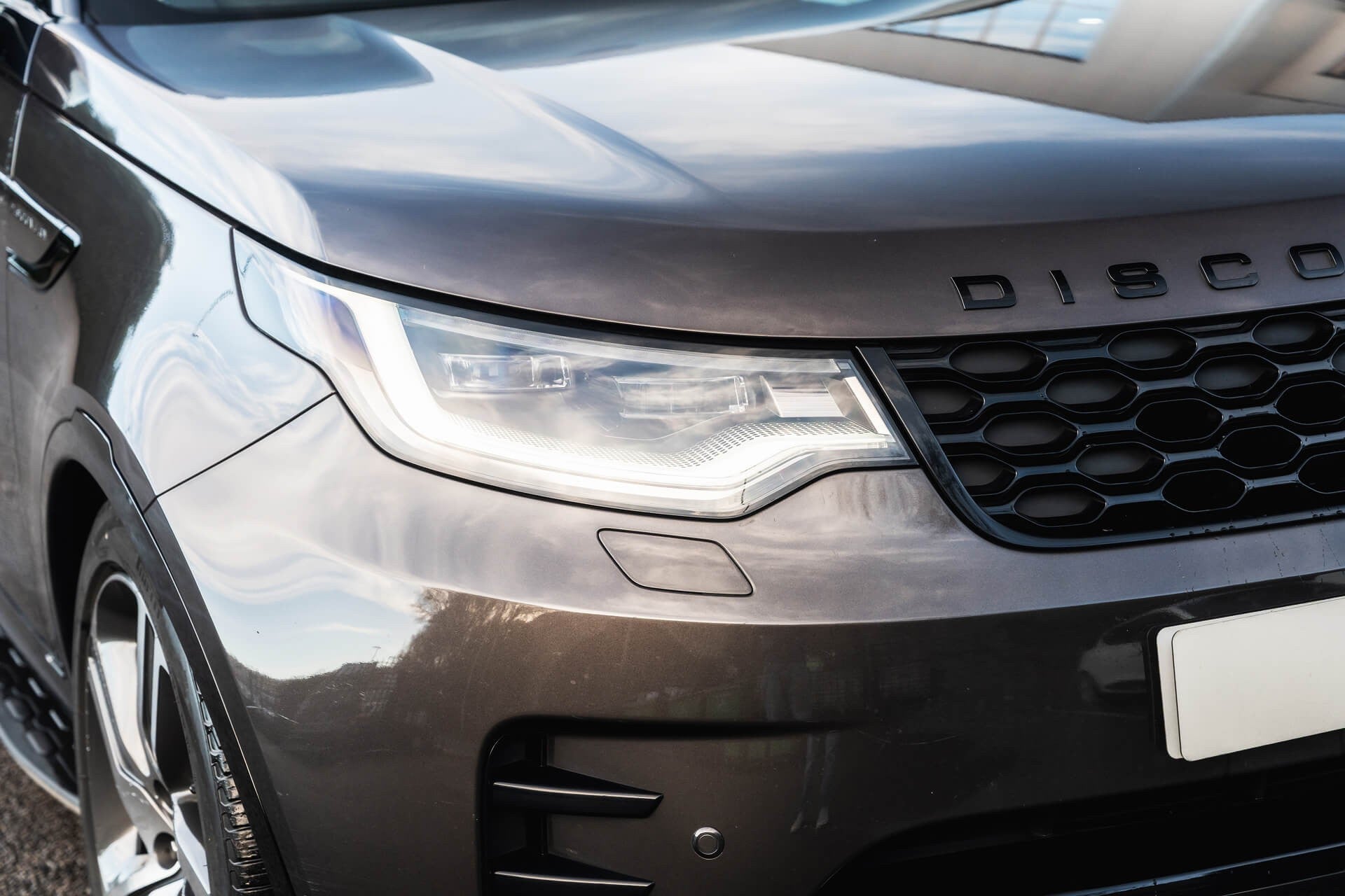 Land Rover Discovery Gallery Image