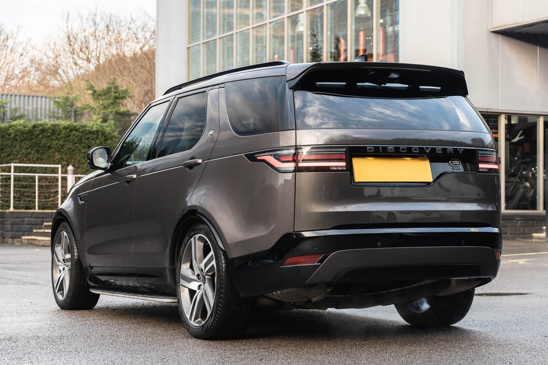 Land Rover Discovery Gallery Image