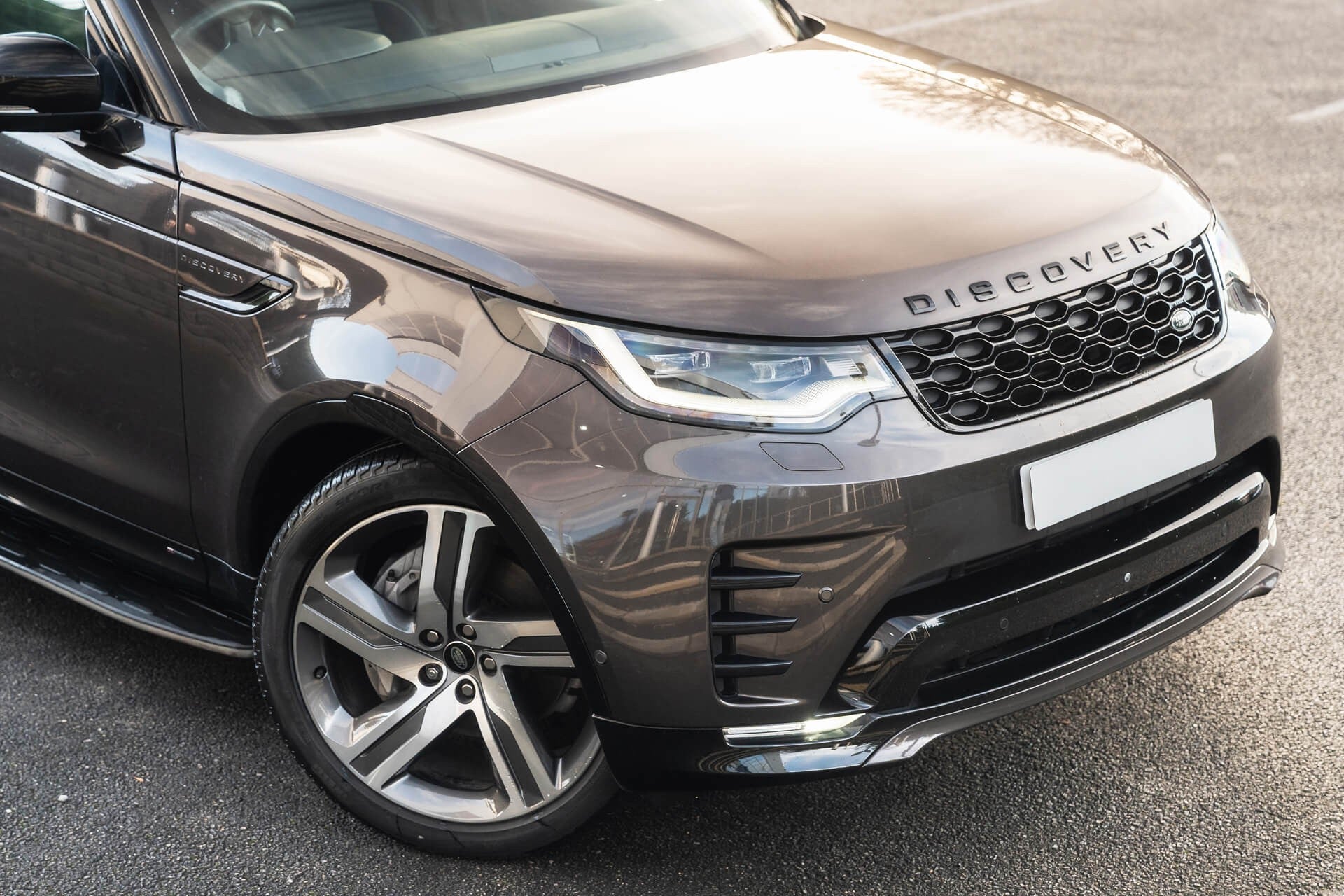 Land Rover Discovery Gallery Image