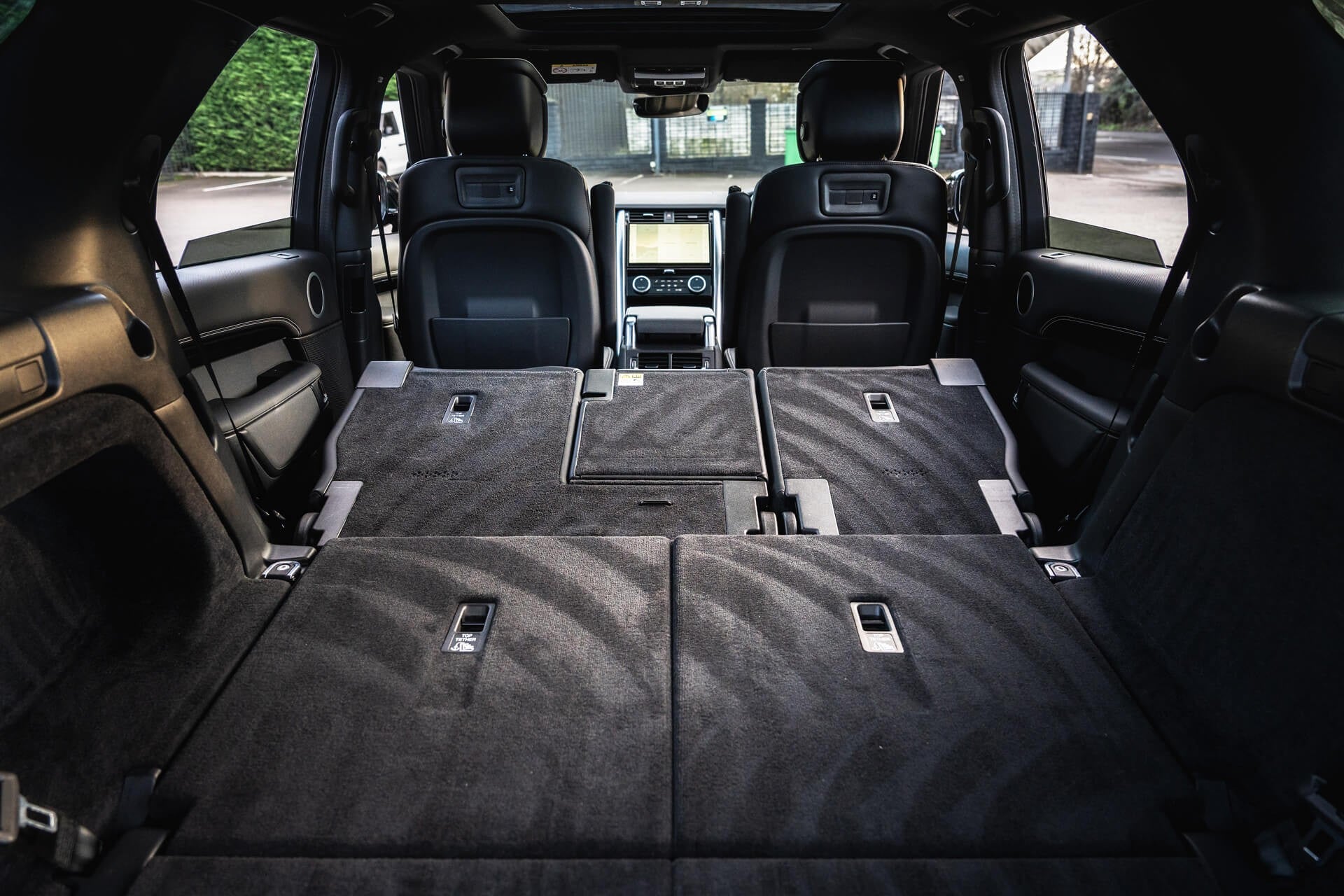 Land Rover Discovery Gallery Image