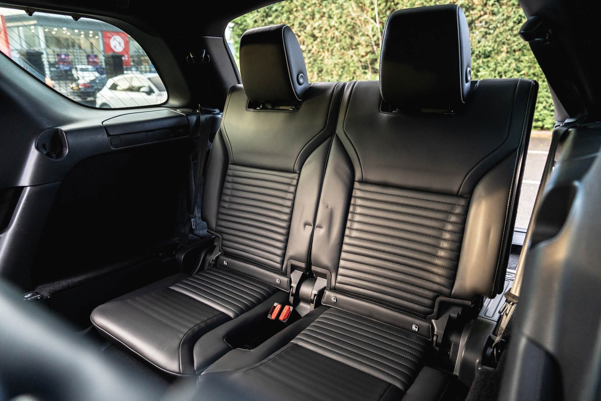 Land Rover Discovery Gallery Image