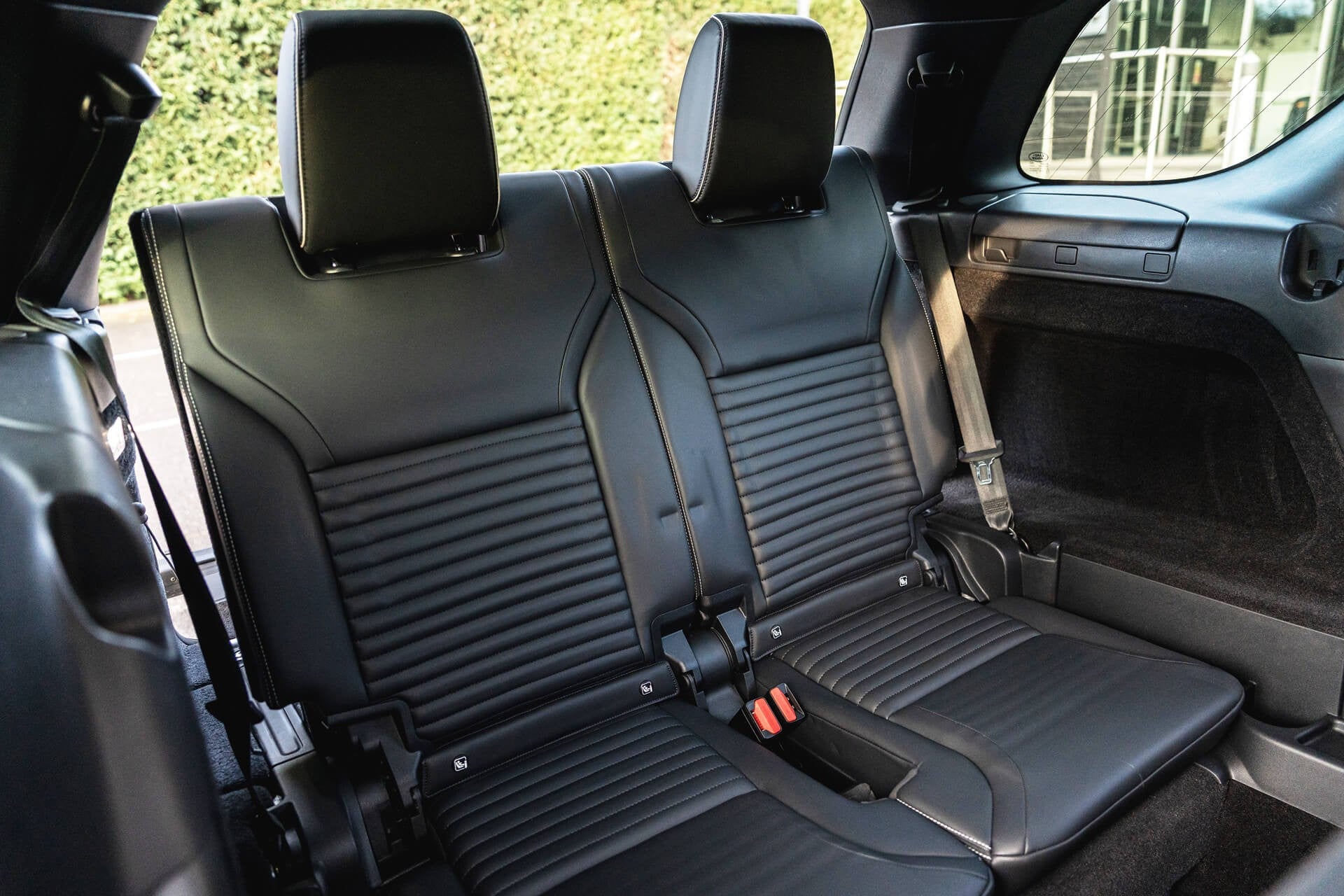 Land Rover Discovery Gallery Image