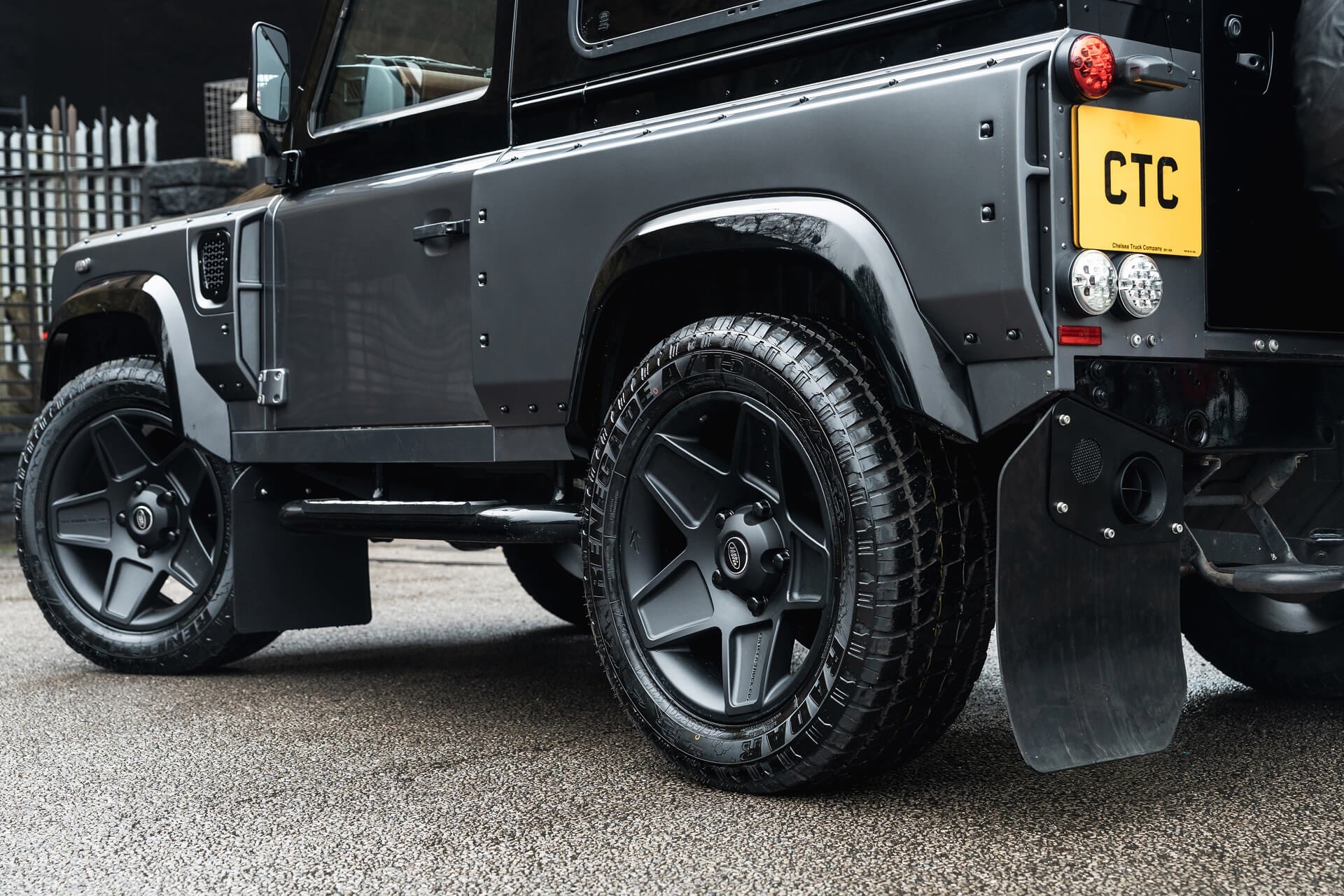 Land Rover Defender 2.2 TDCI 90 XS Gallery Image