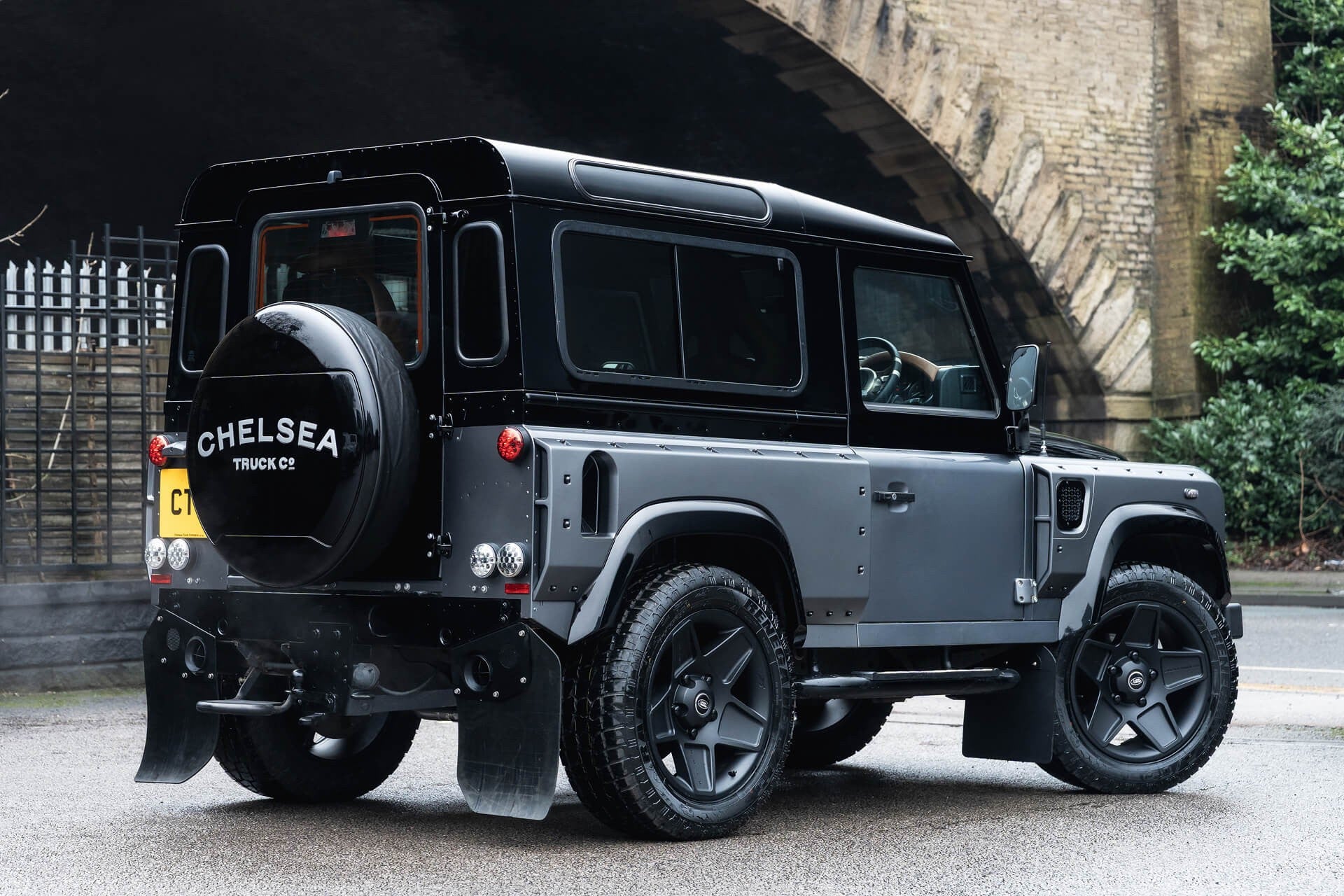 Land Rover Defender 2.2 TDCI 90 XS Gallery Image