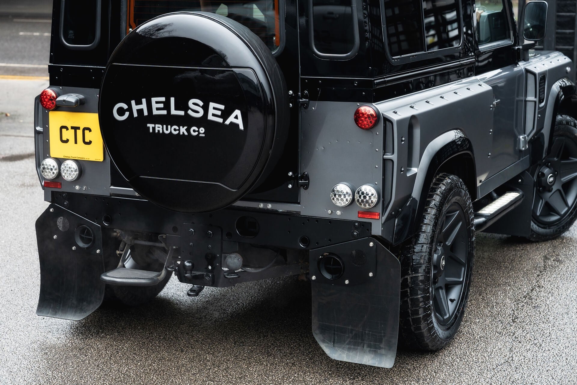 Land Rover Defender 2.2 TDCI 90 XS Gallery Image