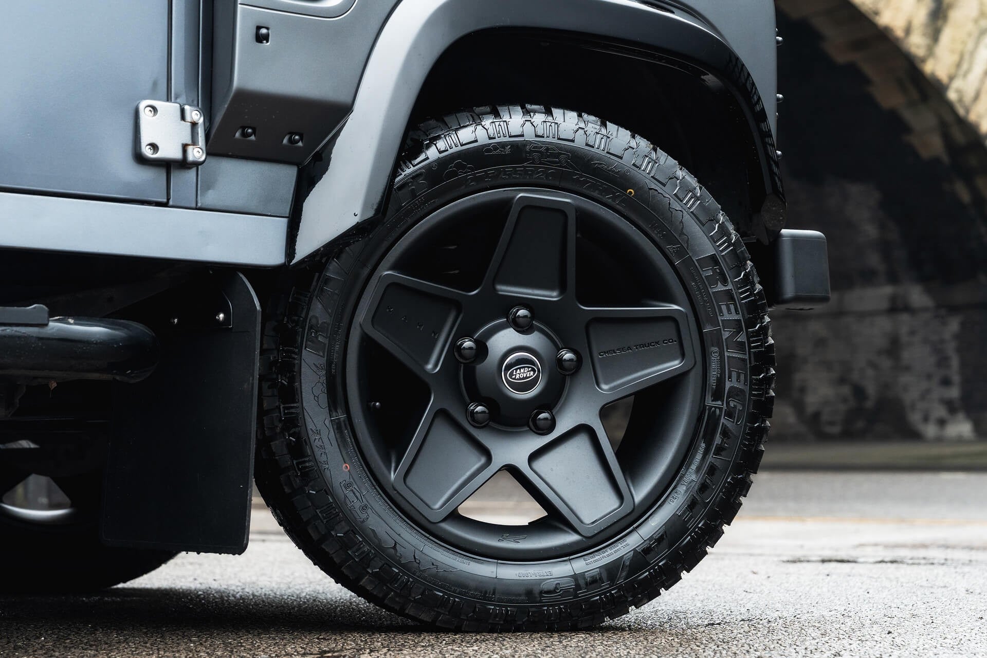 Land Rover Defender 2.2 TDCI 90 XS Gallery Image