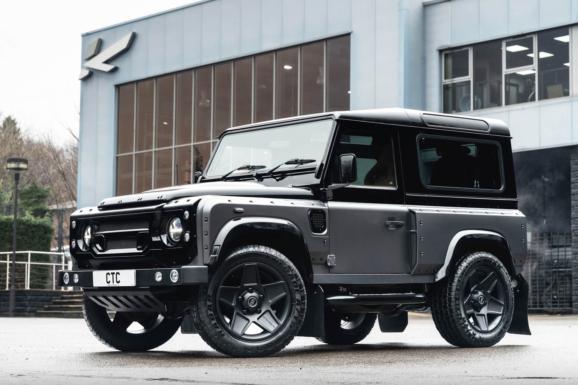 Land Rover Defender 2.2 TDCI 90 XS Gallery Image