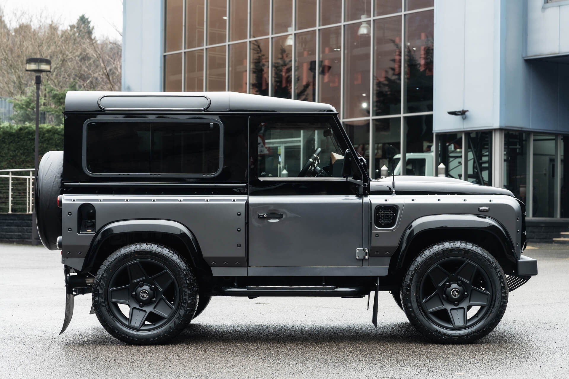 Land Rover Defender 2.2 TDCI 90 XS Gallery Image